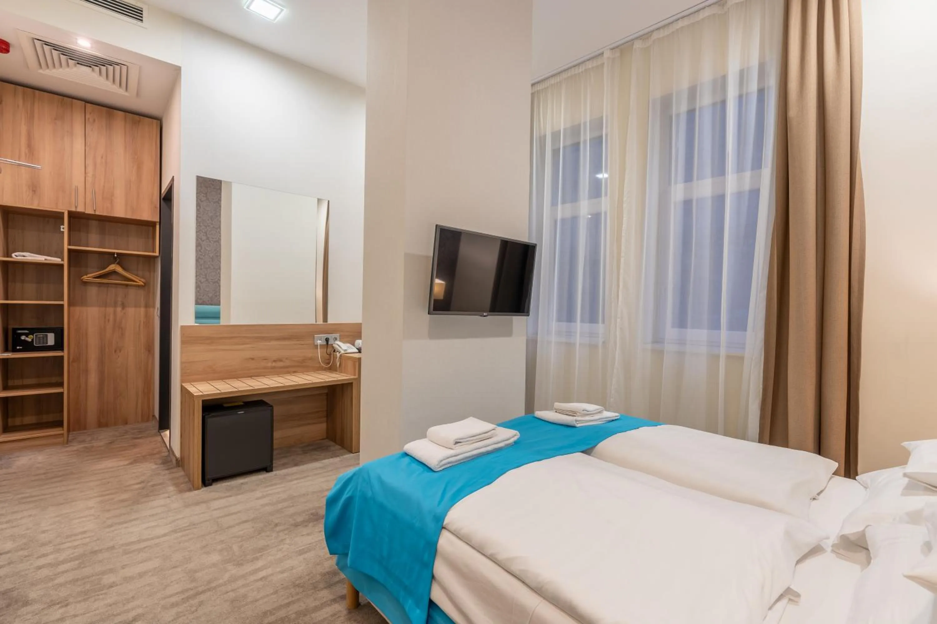 Bedroom, Bed in Medos Hotel