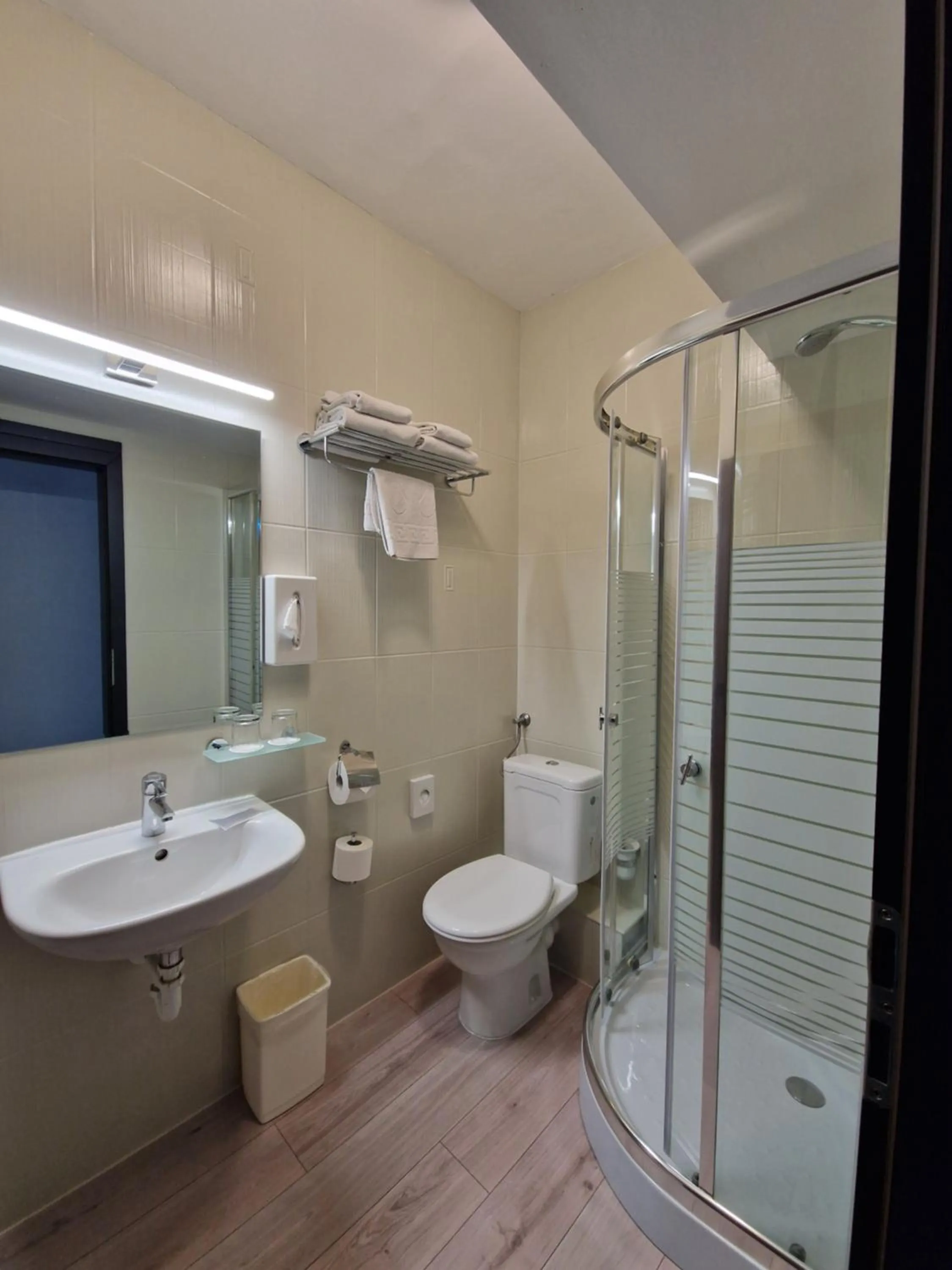 Bathroom in Medos Hotel