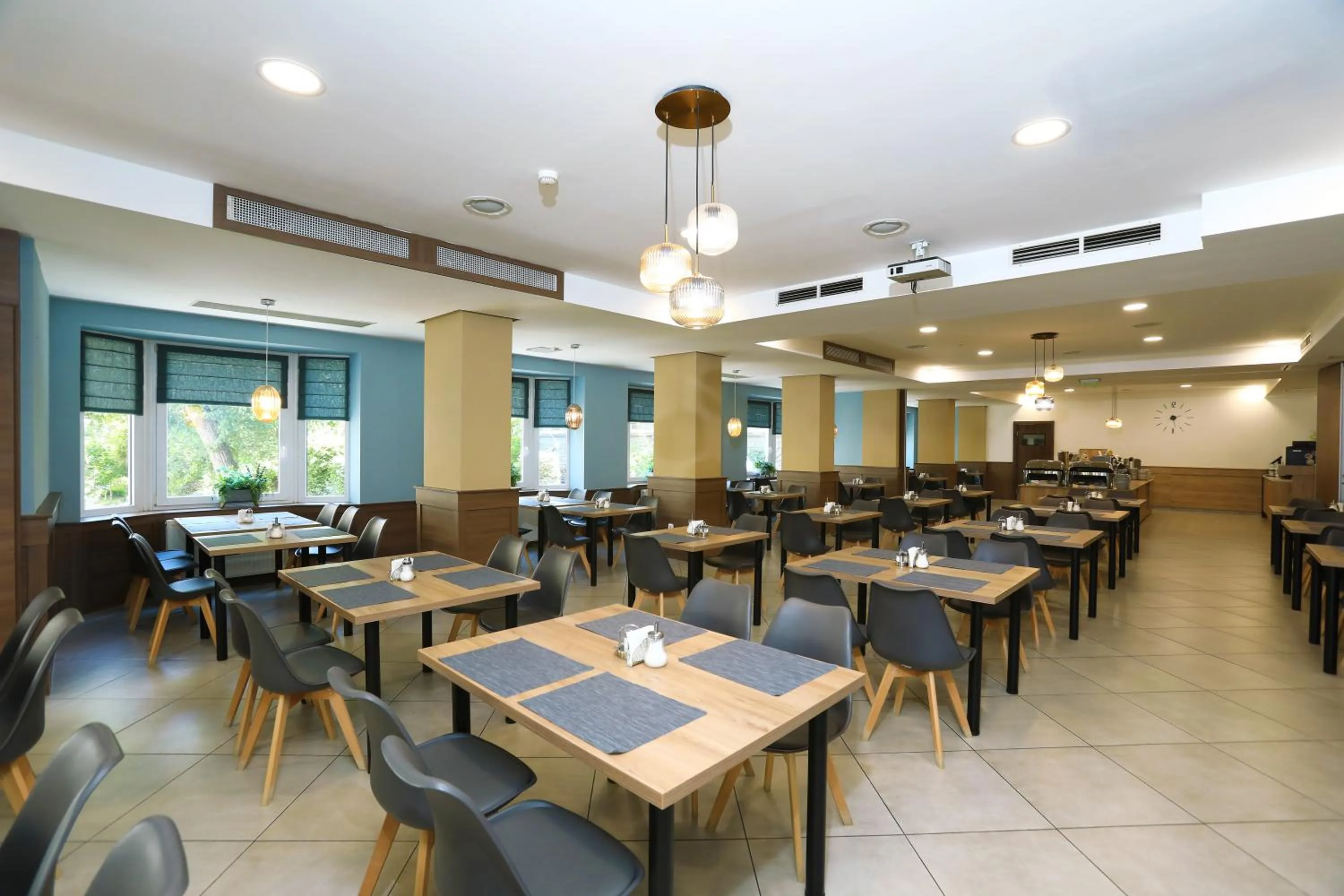 Restaurant/places to eat in Medos Hotel