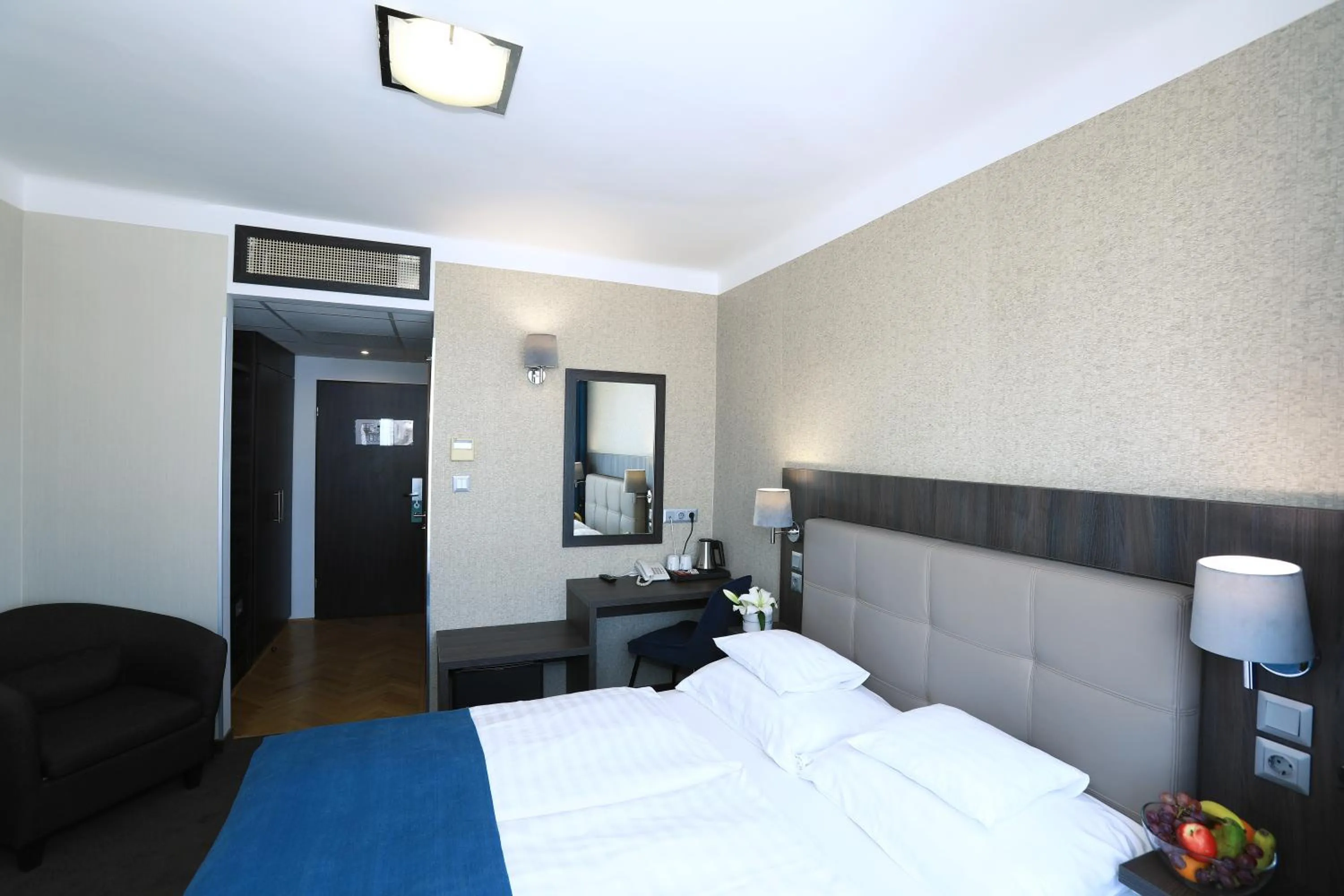 Bedroom, Bed in Medos Hotel