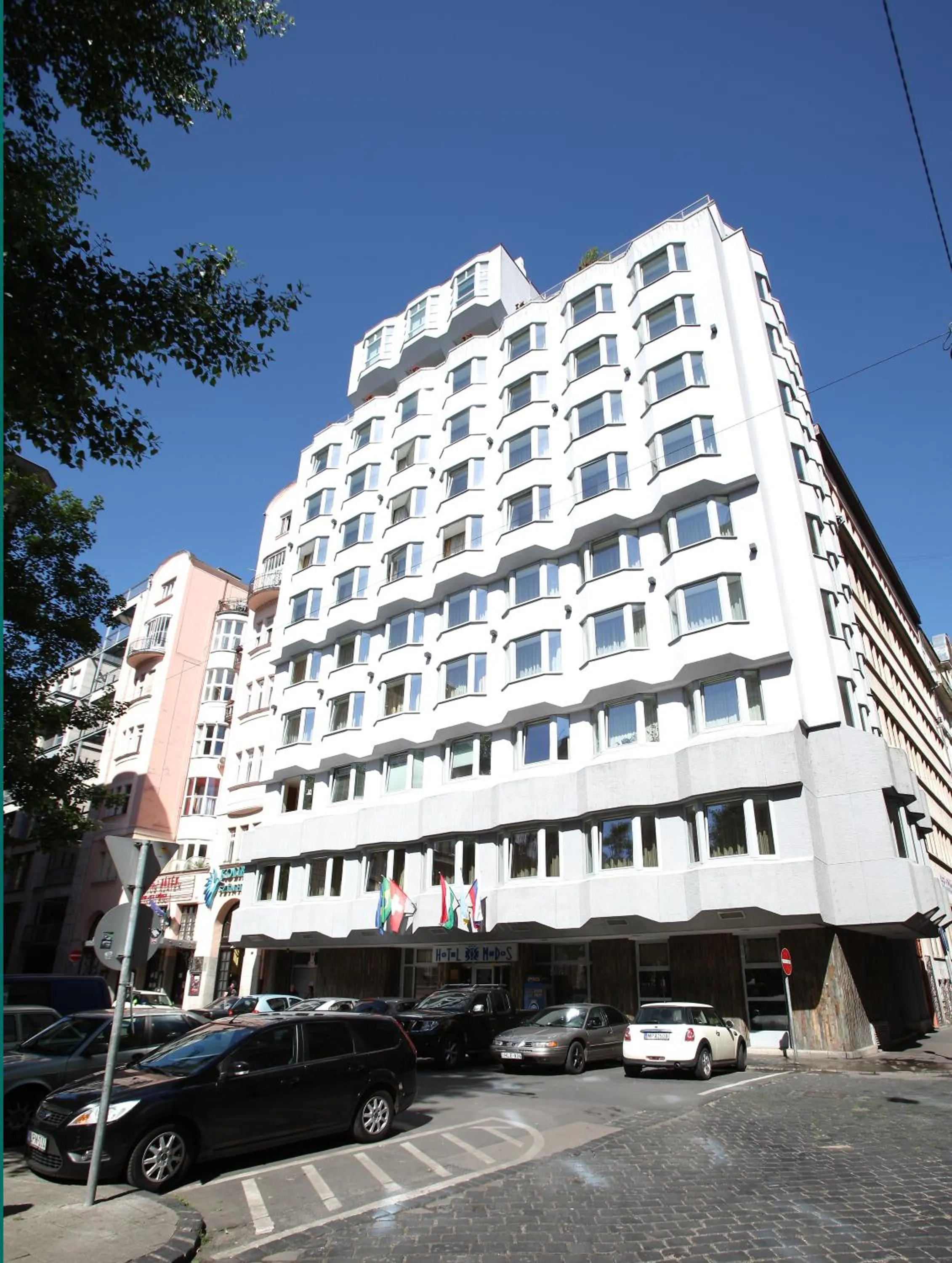 Facade/entrance in Medos Hotel