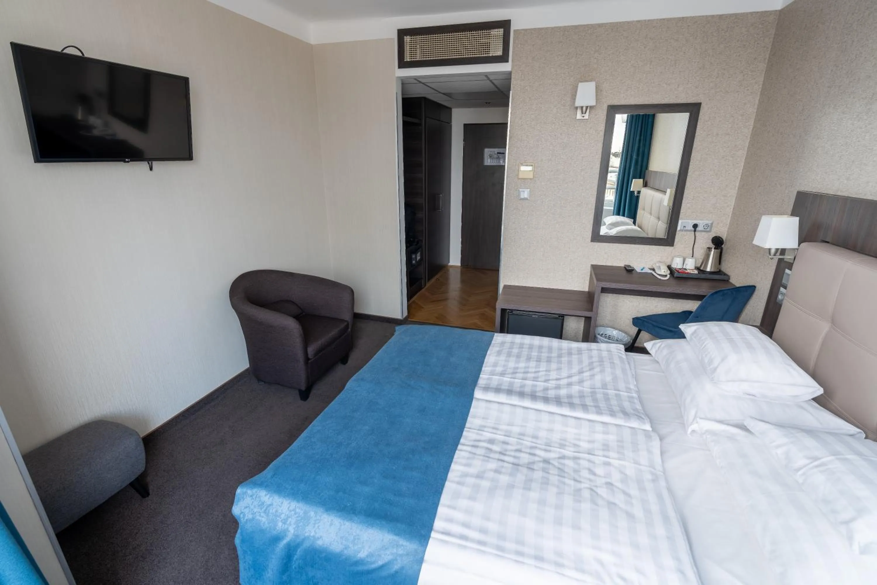 Bedroom, Bed in Medos Hotel