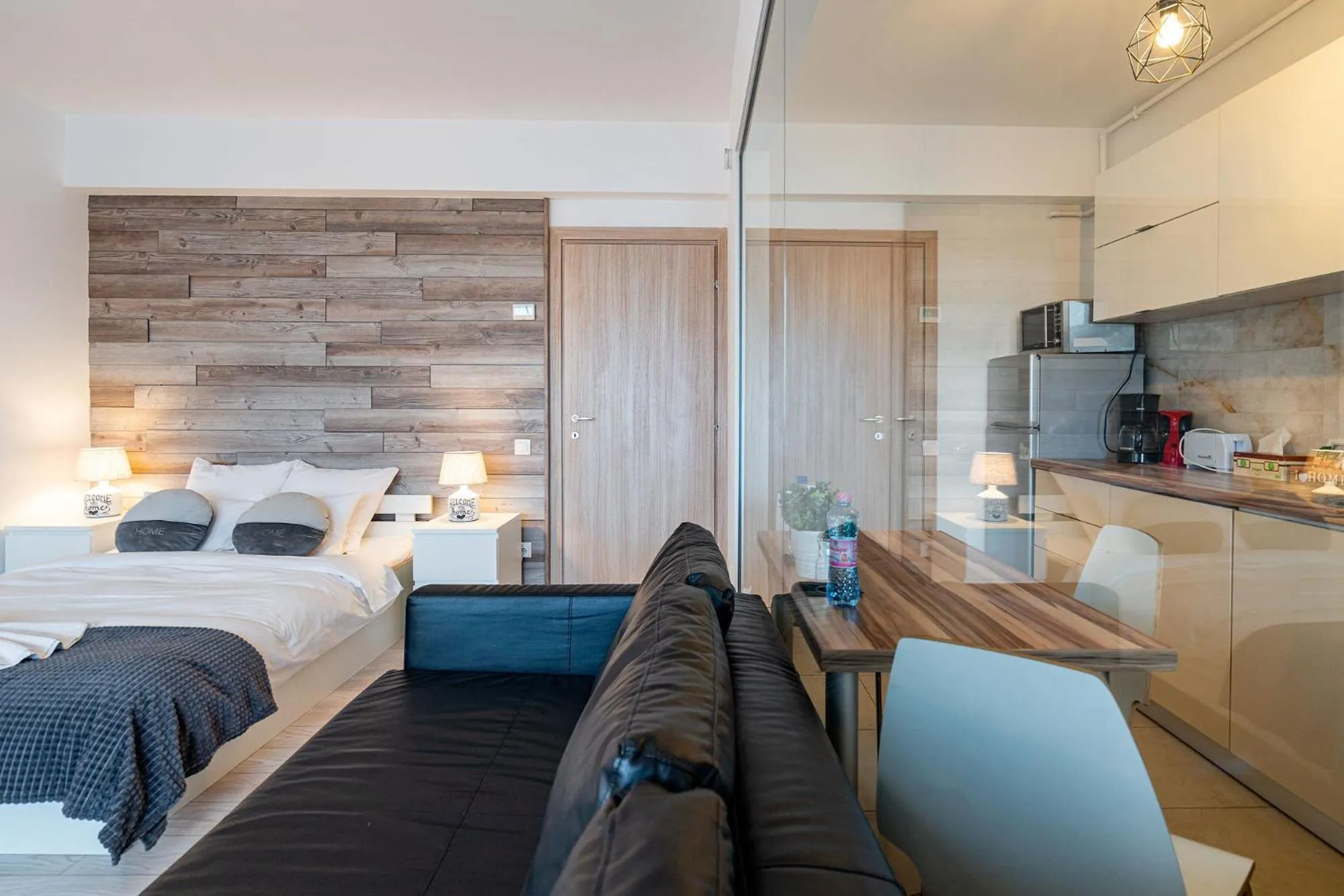 Seating area, Bed in Lujerului Studio