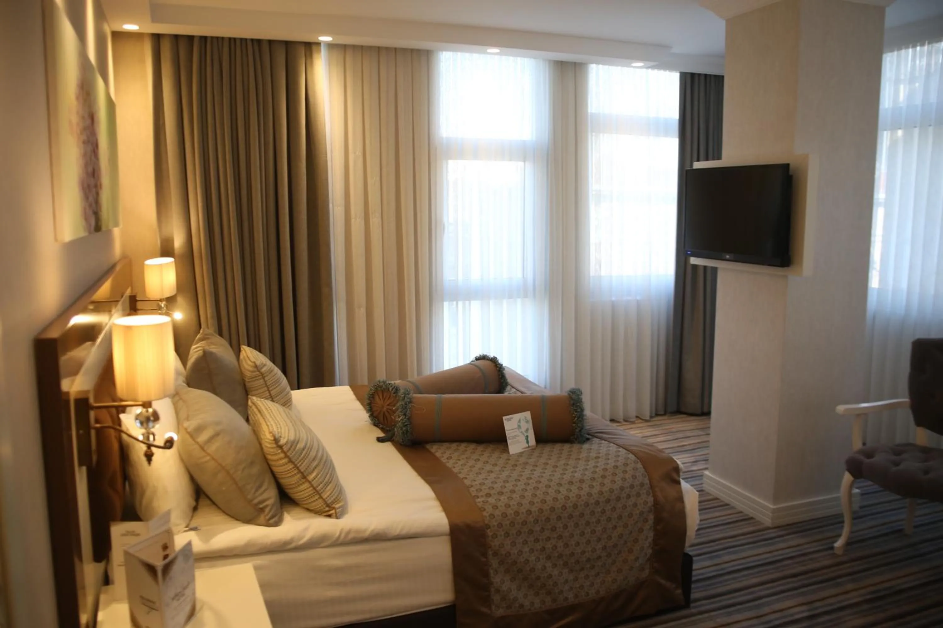 Bed in Seven Deep Hotel