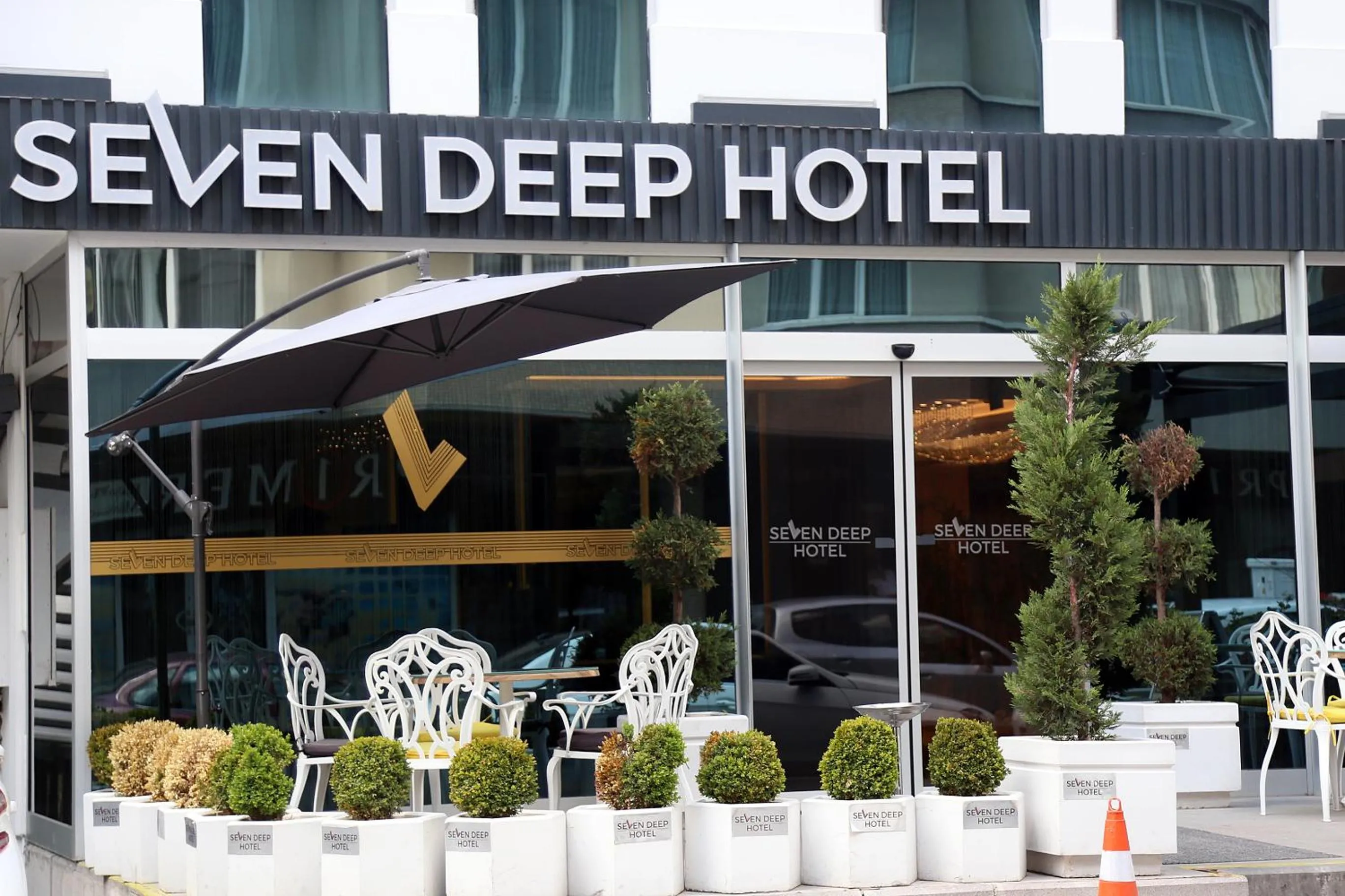 Facade/entrance in Seven Deep Hotel