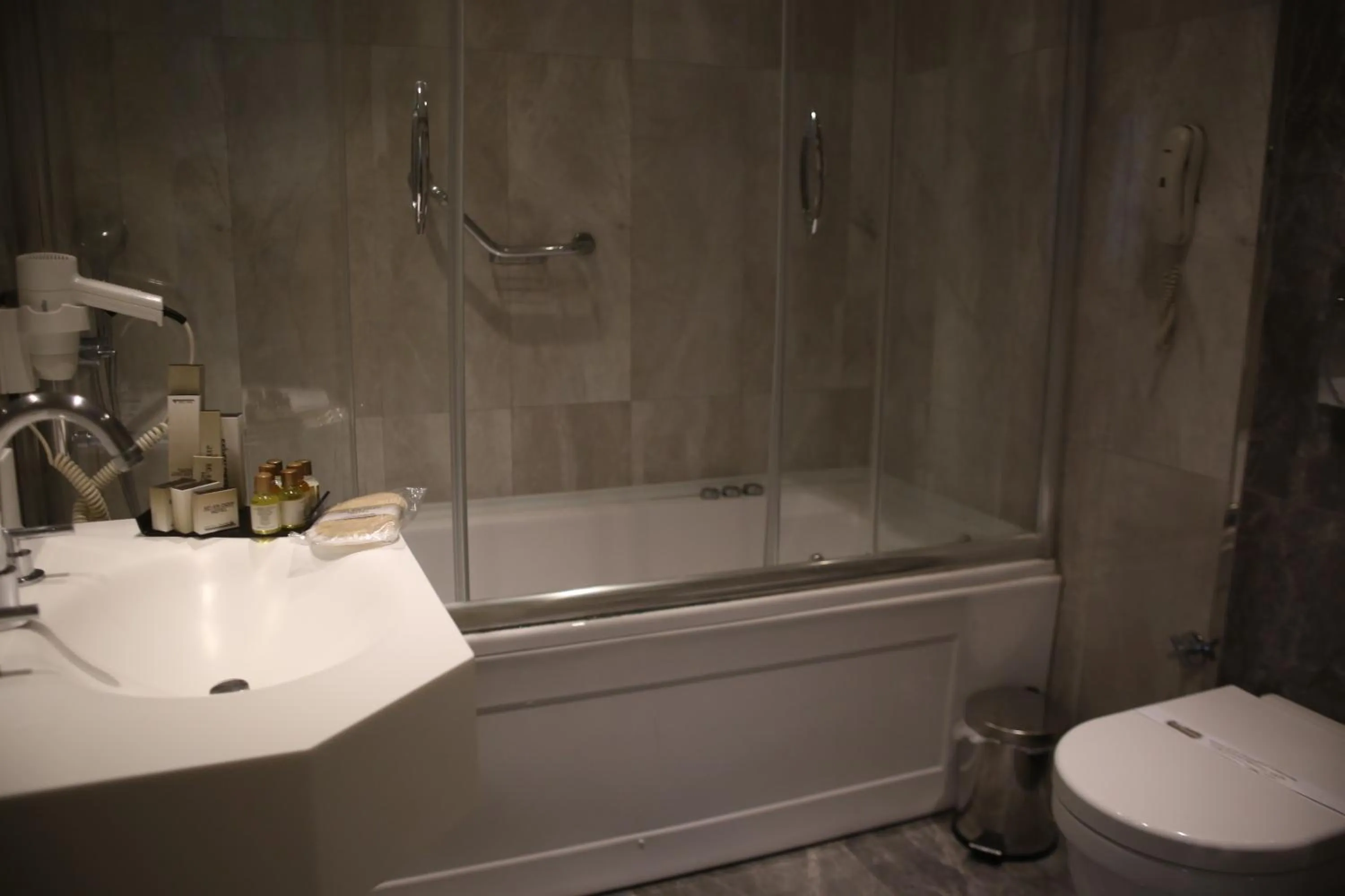 Shower in Seven Deep Hotel