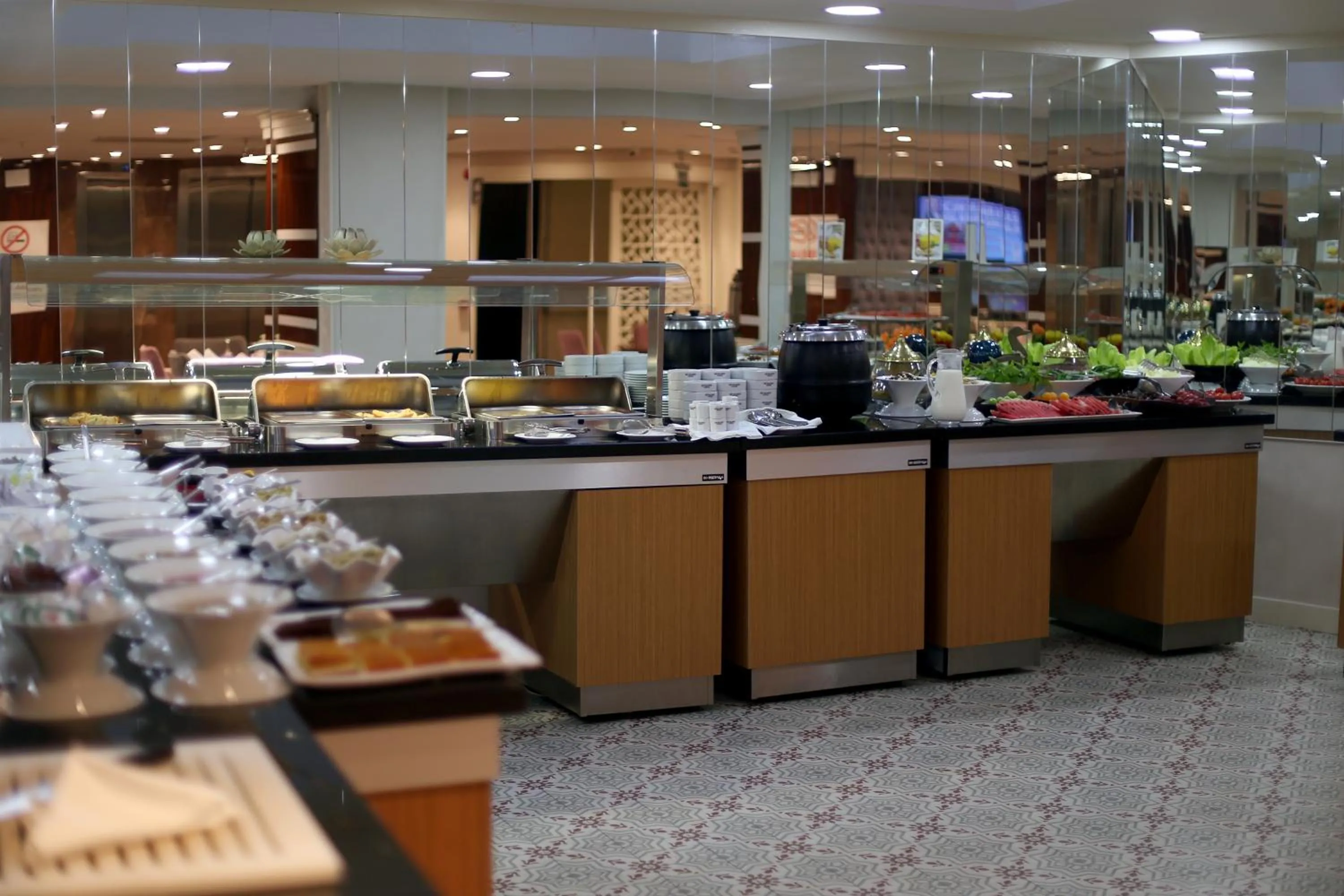 Restaurant/places to eat in Seven Deep Hotel