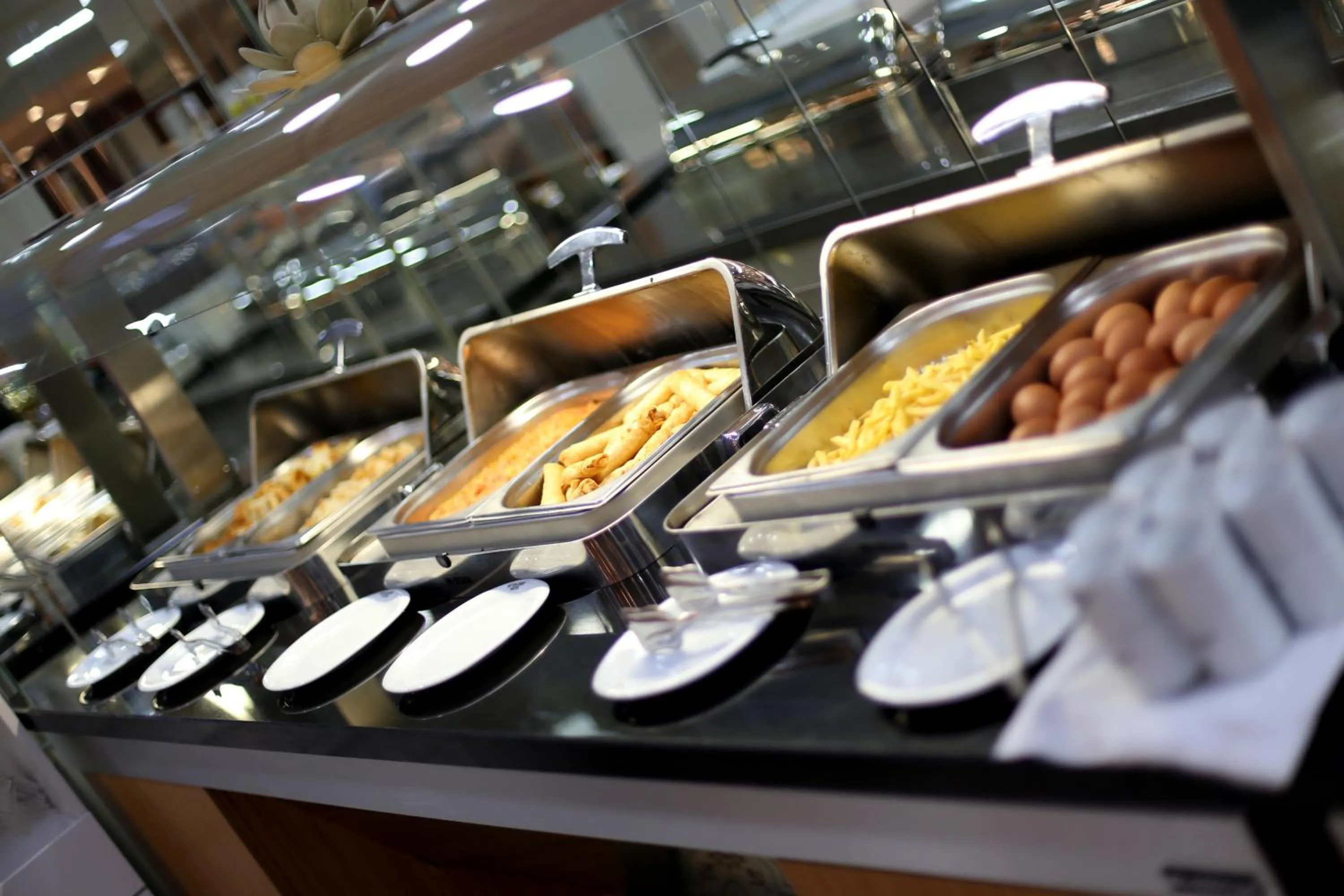 Restaurant/places to eat in Seven Deep Hotel