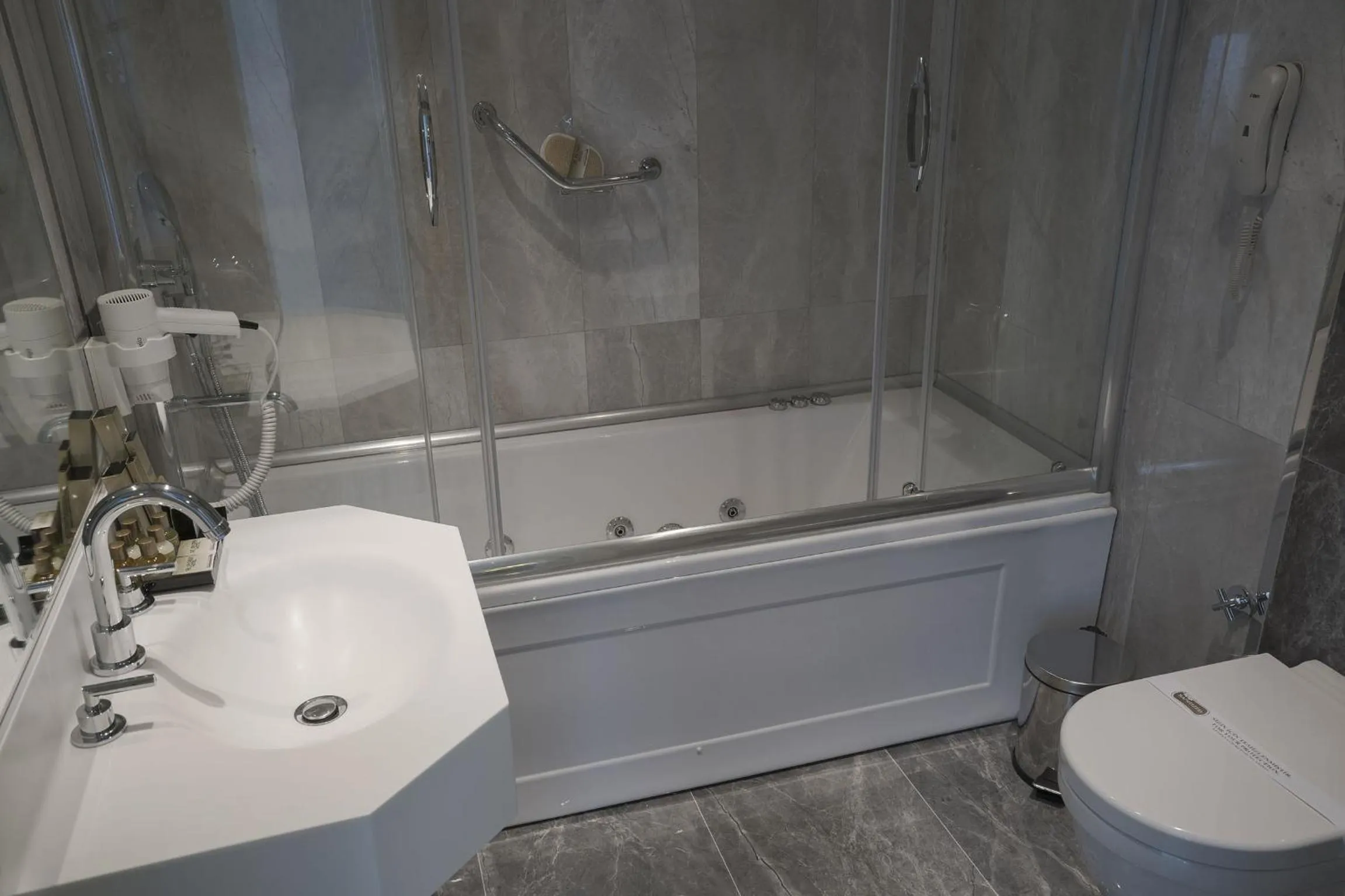 Bathroom in Seven Deep Hotel