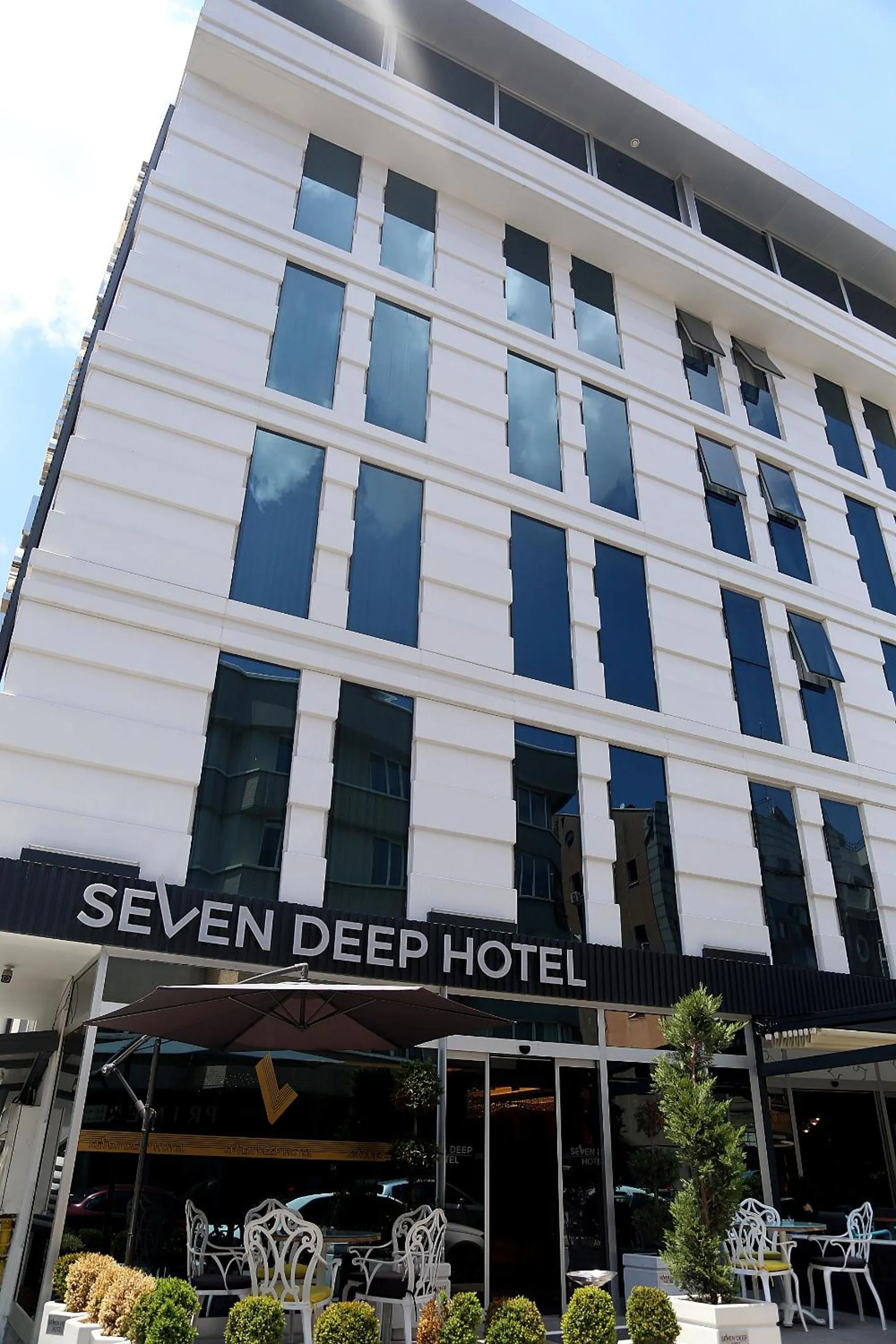 Facade/entrance in Seven Deep Hotel