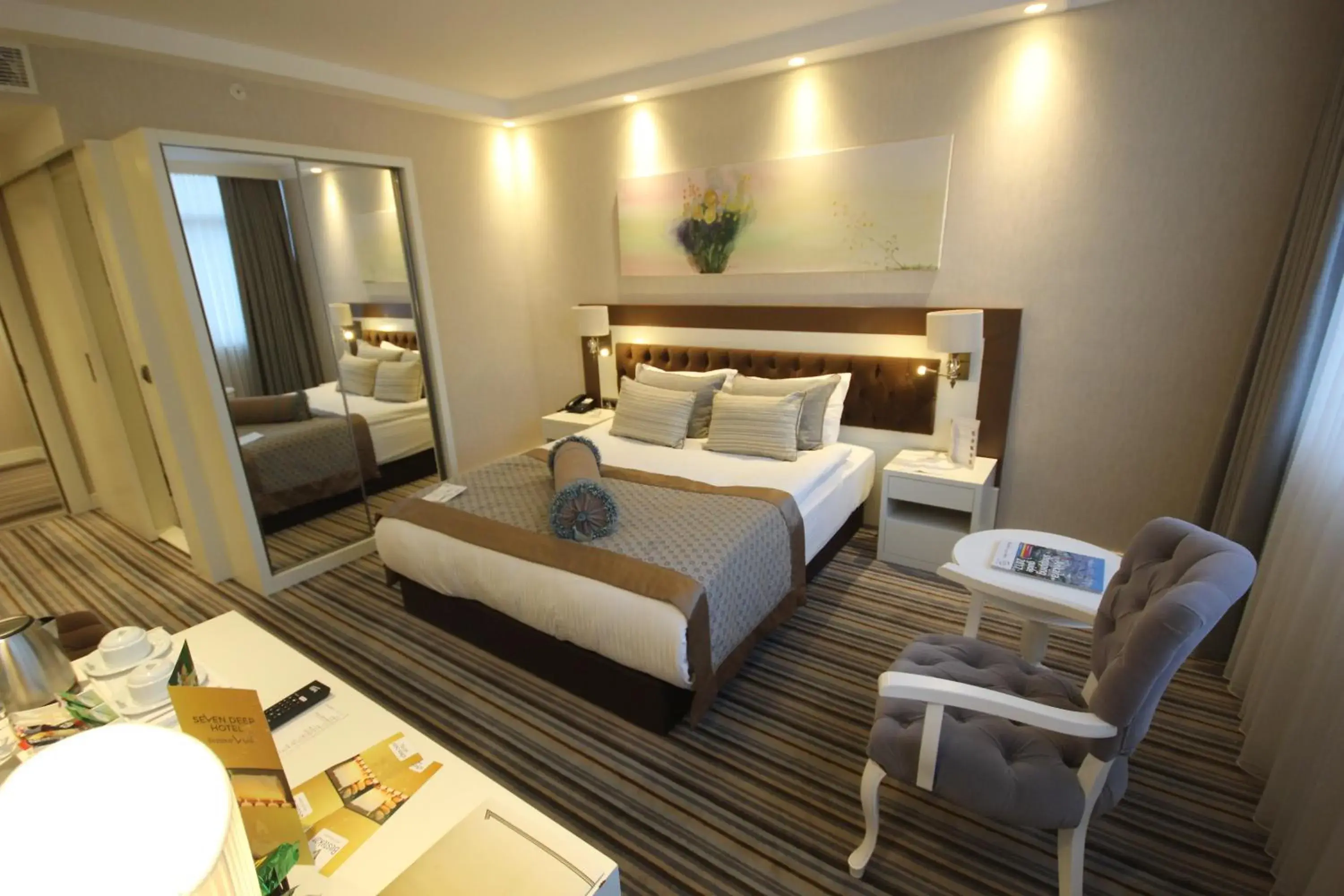 Deluxe Room in Seven Deep Hotel Deluxe Room in Seven Deep Hotel