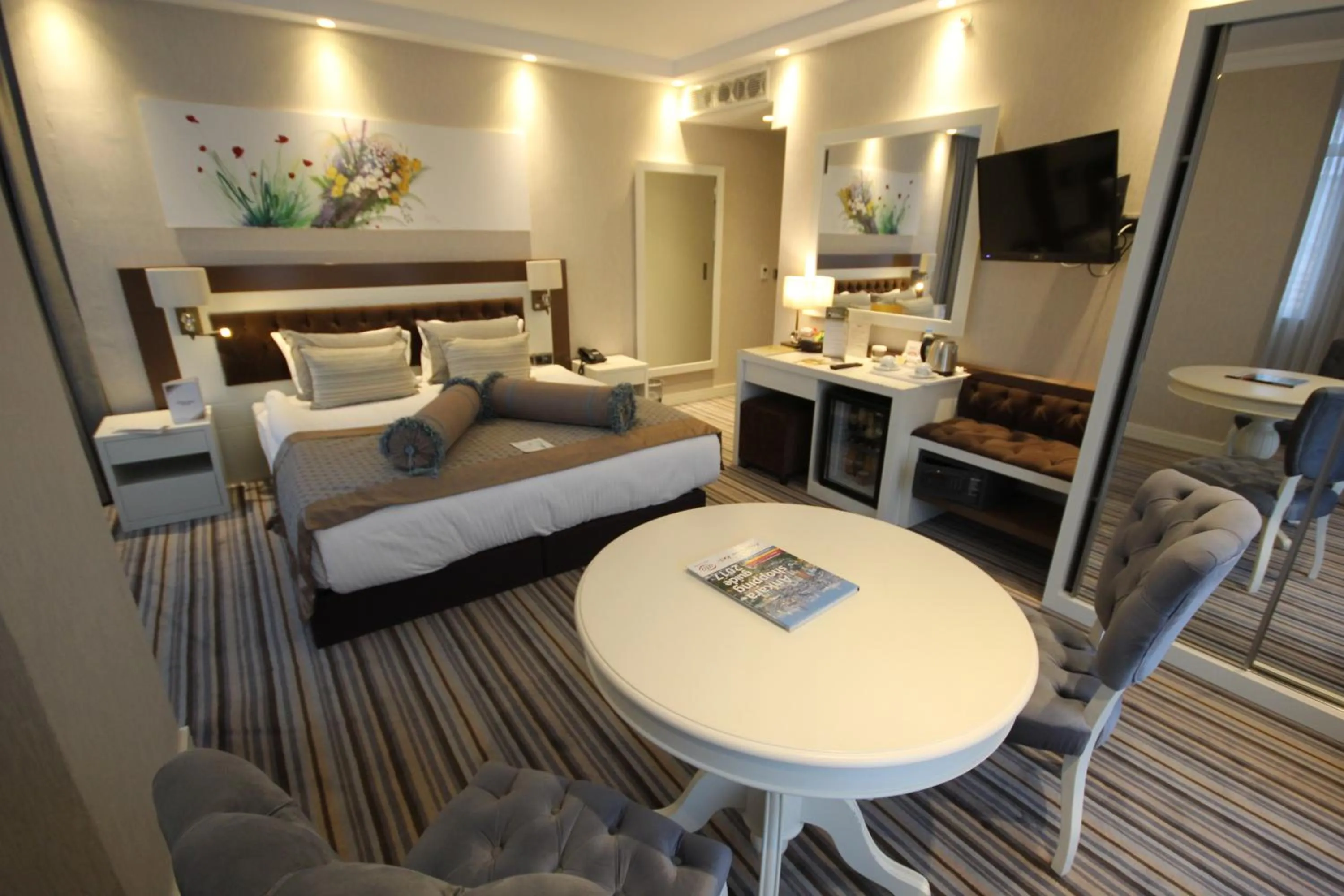 Living room, Bed in Seven Deep Hotel