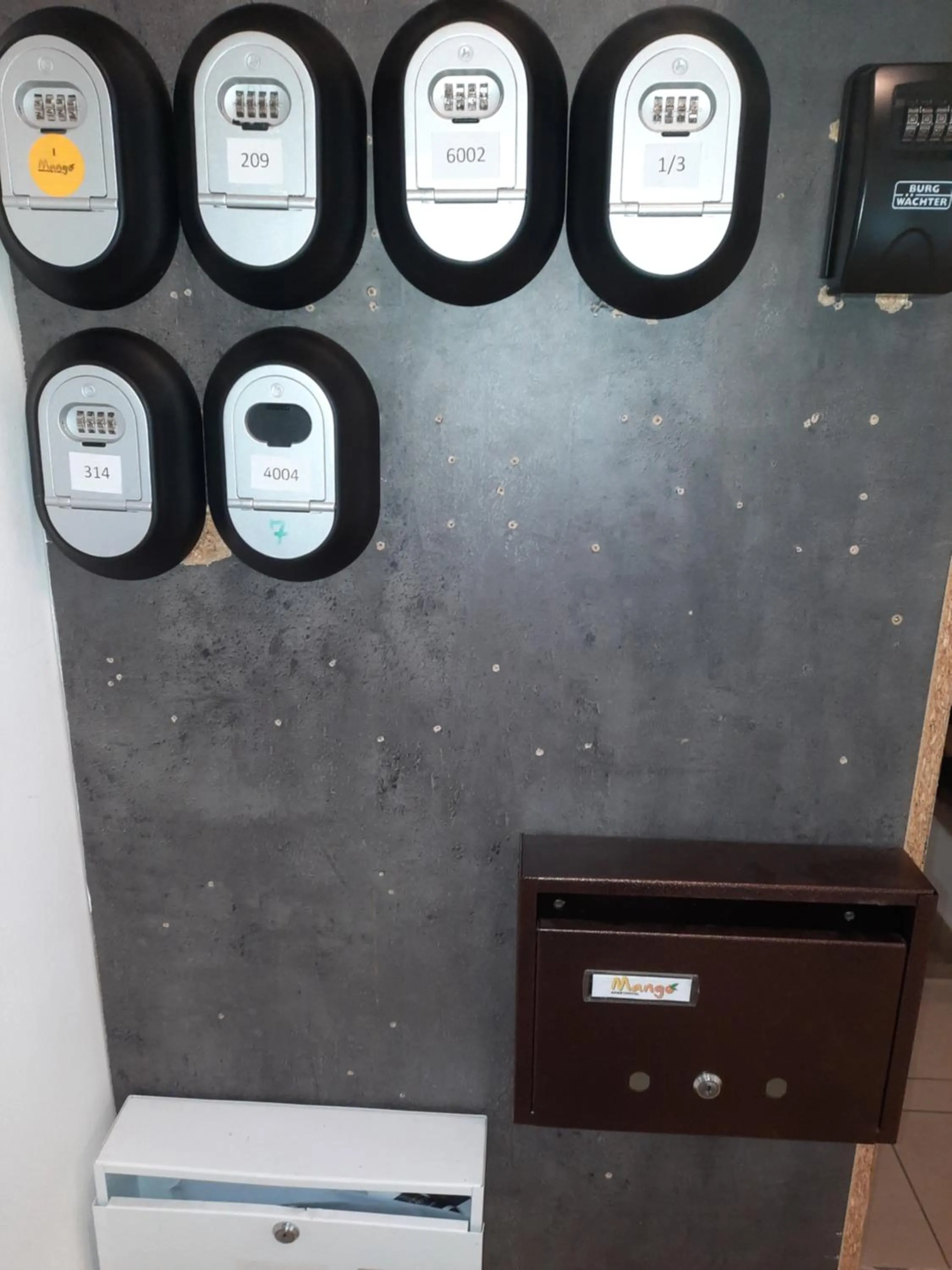 Facade/entrance in Mango Apartments