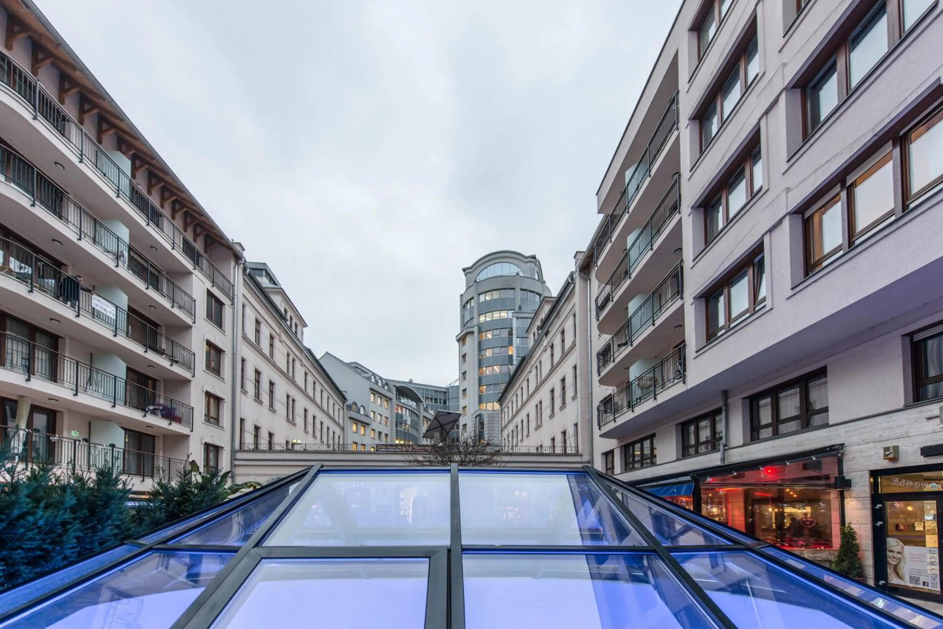 Facade/entrance in Mango Apartments