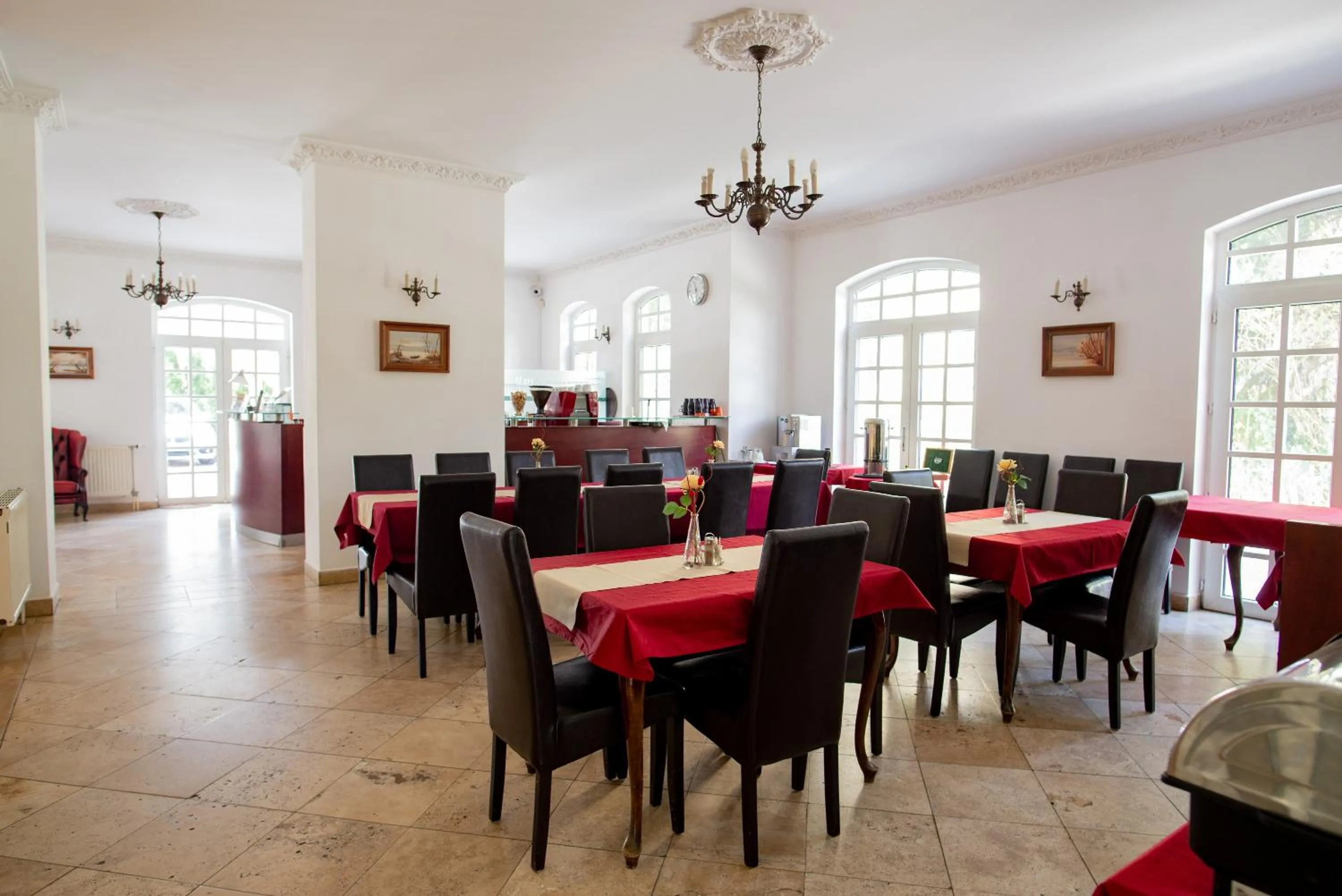 Restaurant/places to eat in Walzer Hotel