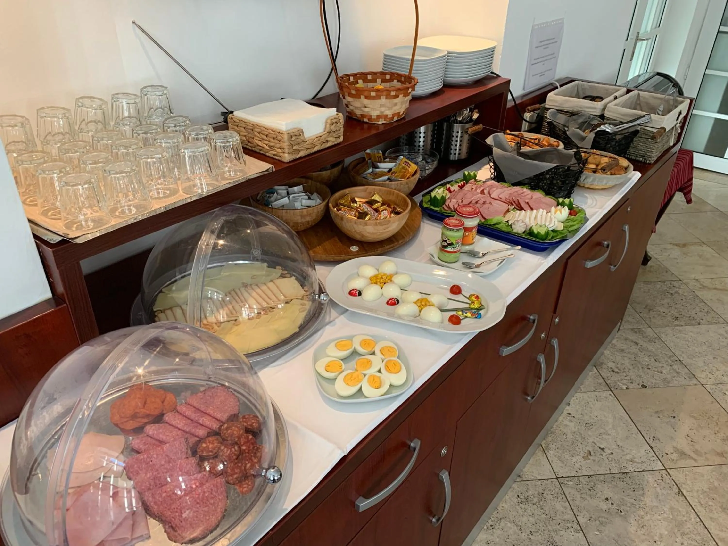 Buffet breakfast in Walzer Hotel