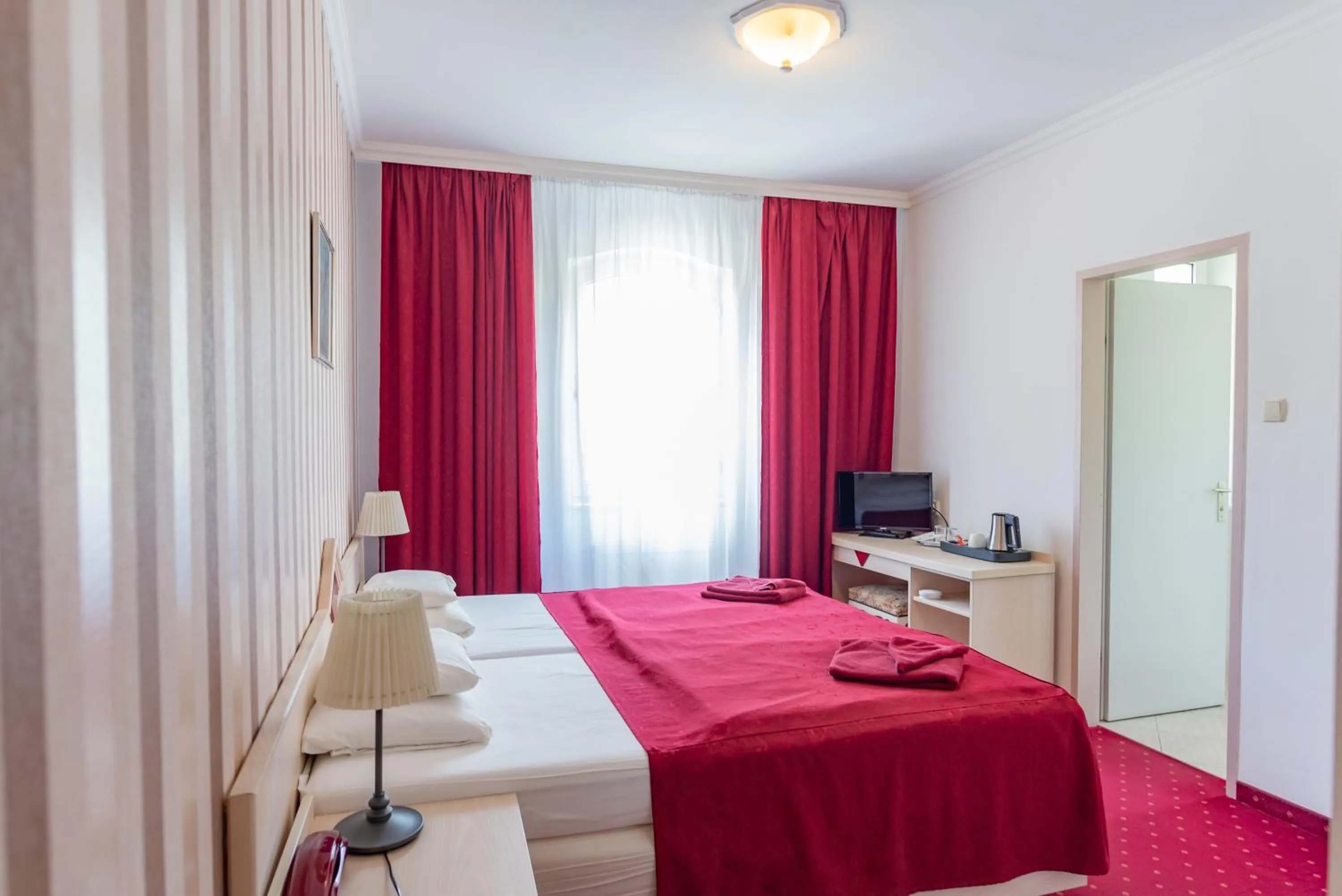 Photo of the whole room, Bed in Walzer Hotel