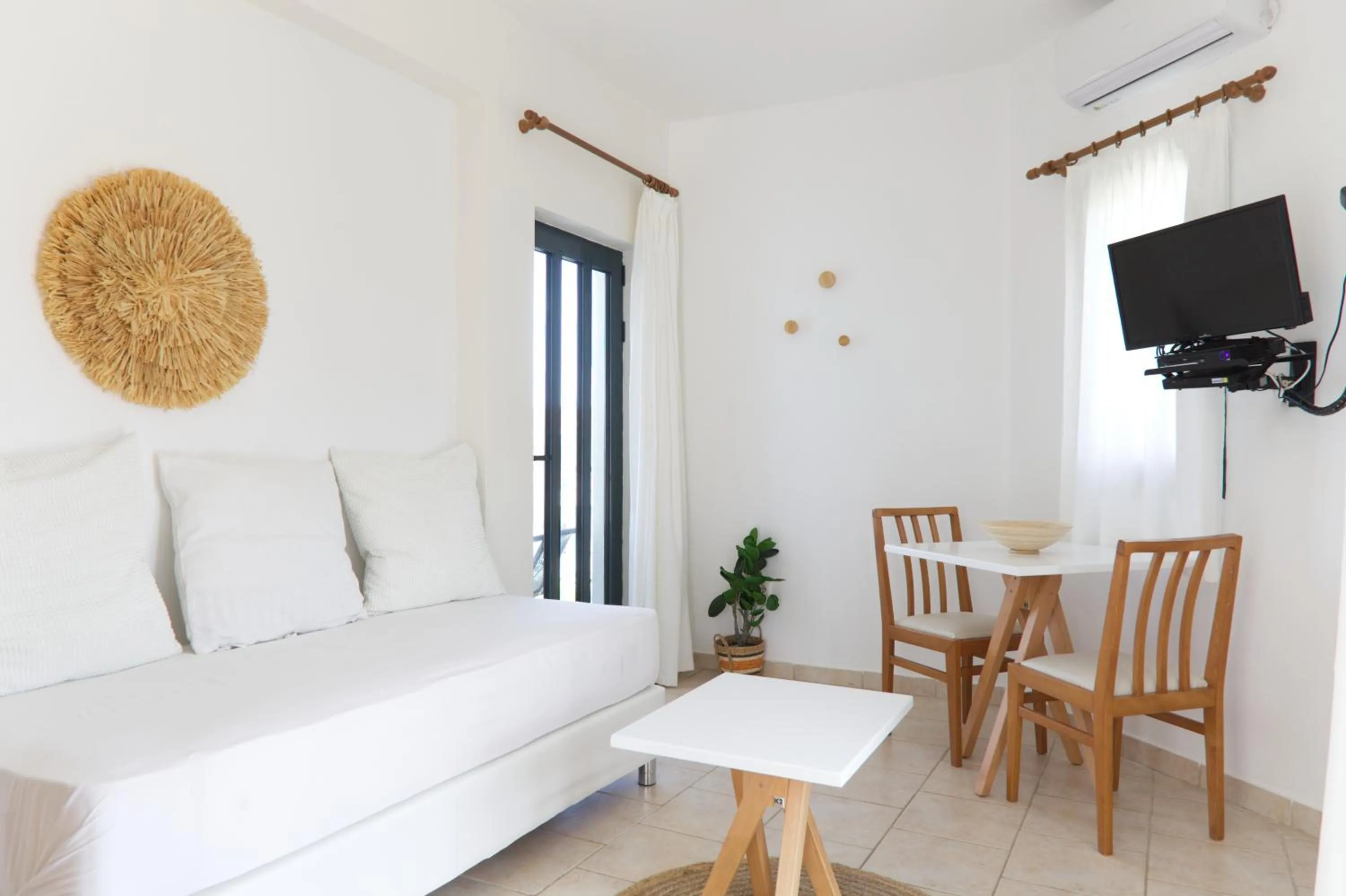 Bed in Koukounari Apartments