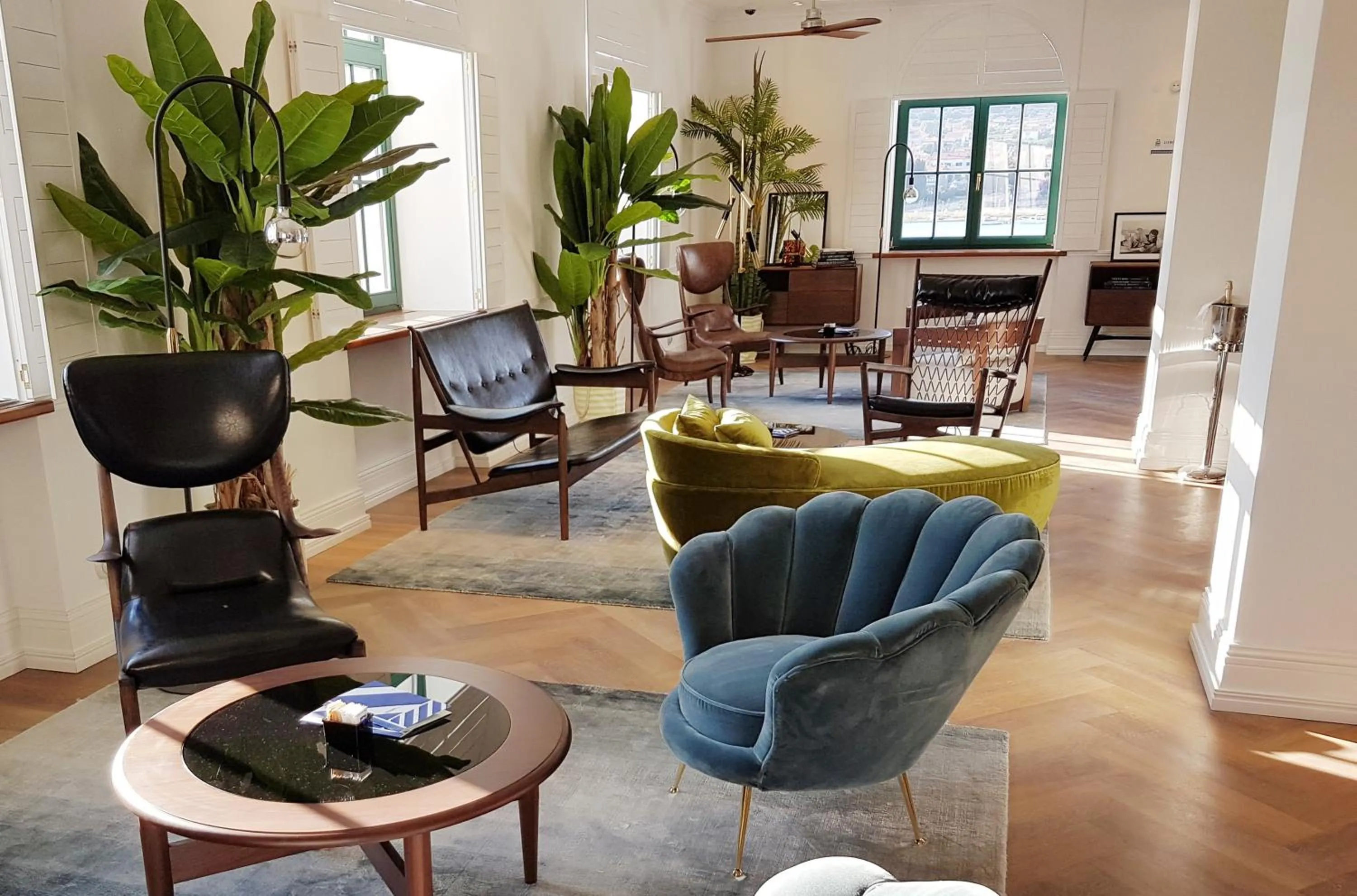 Communal lounge/ TV room in Hotel Brown Beach House & Spa