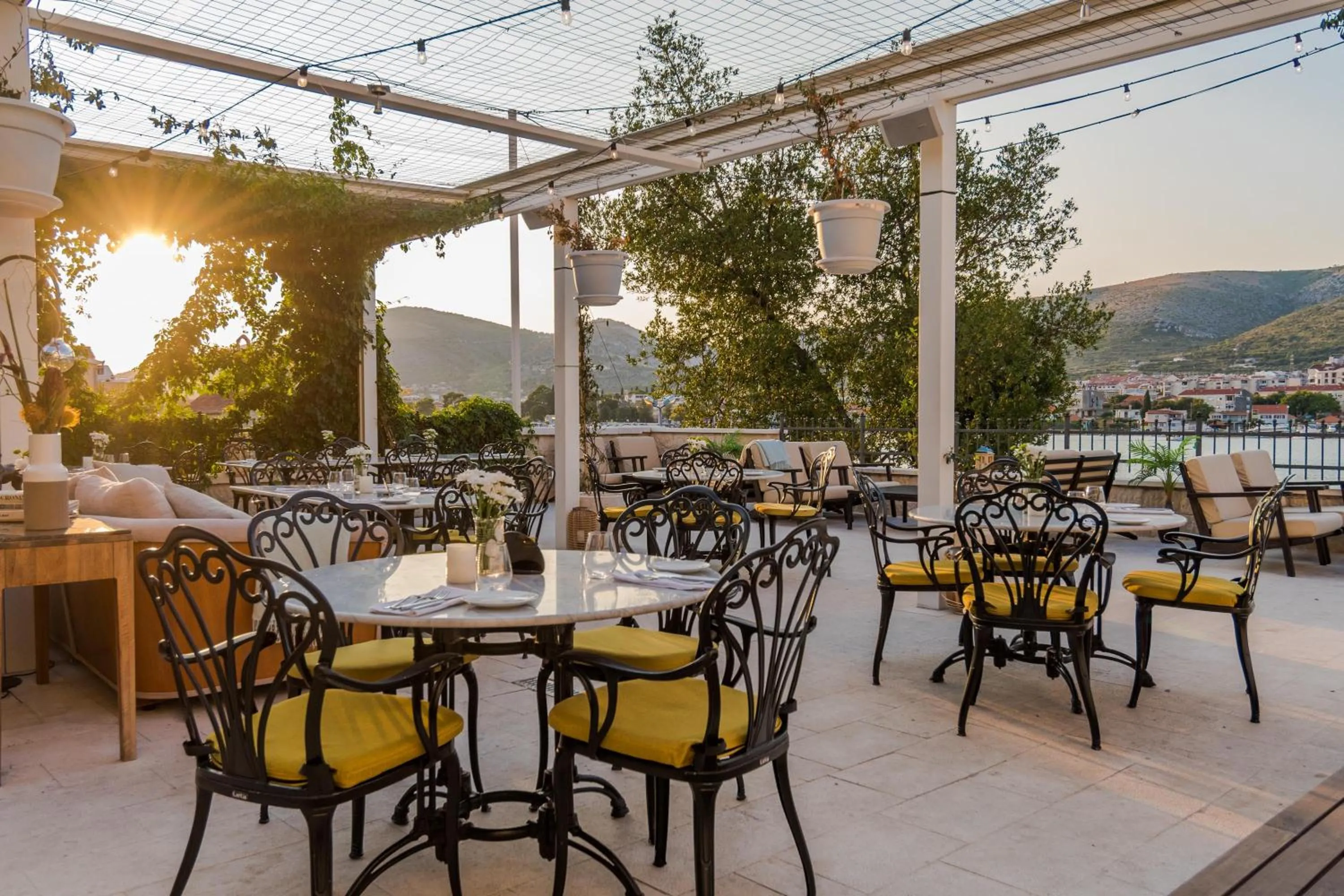 Restaurant/places to eat in Hotel Brown Beach House & Spa