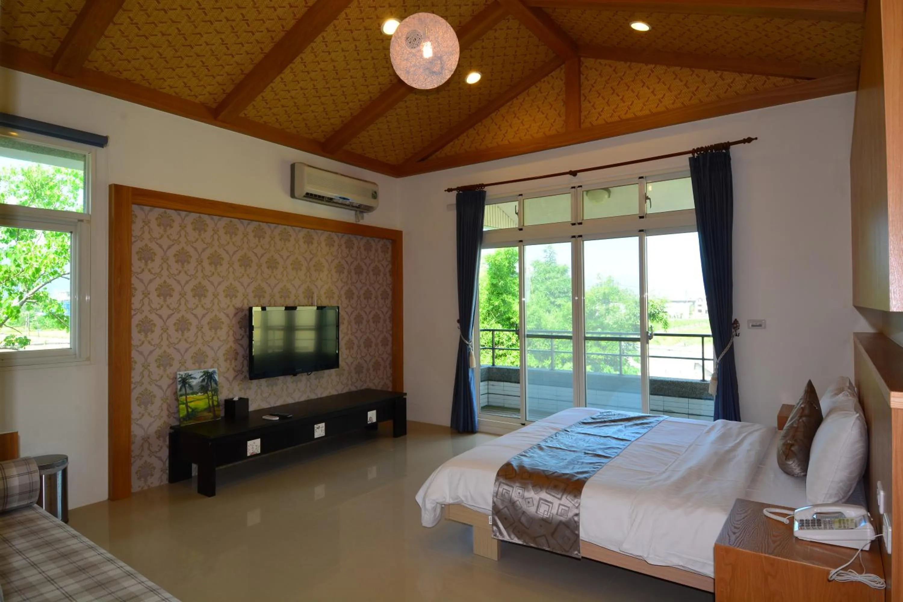 Bedroom, Bed in Simple Happiness B&B