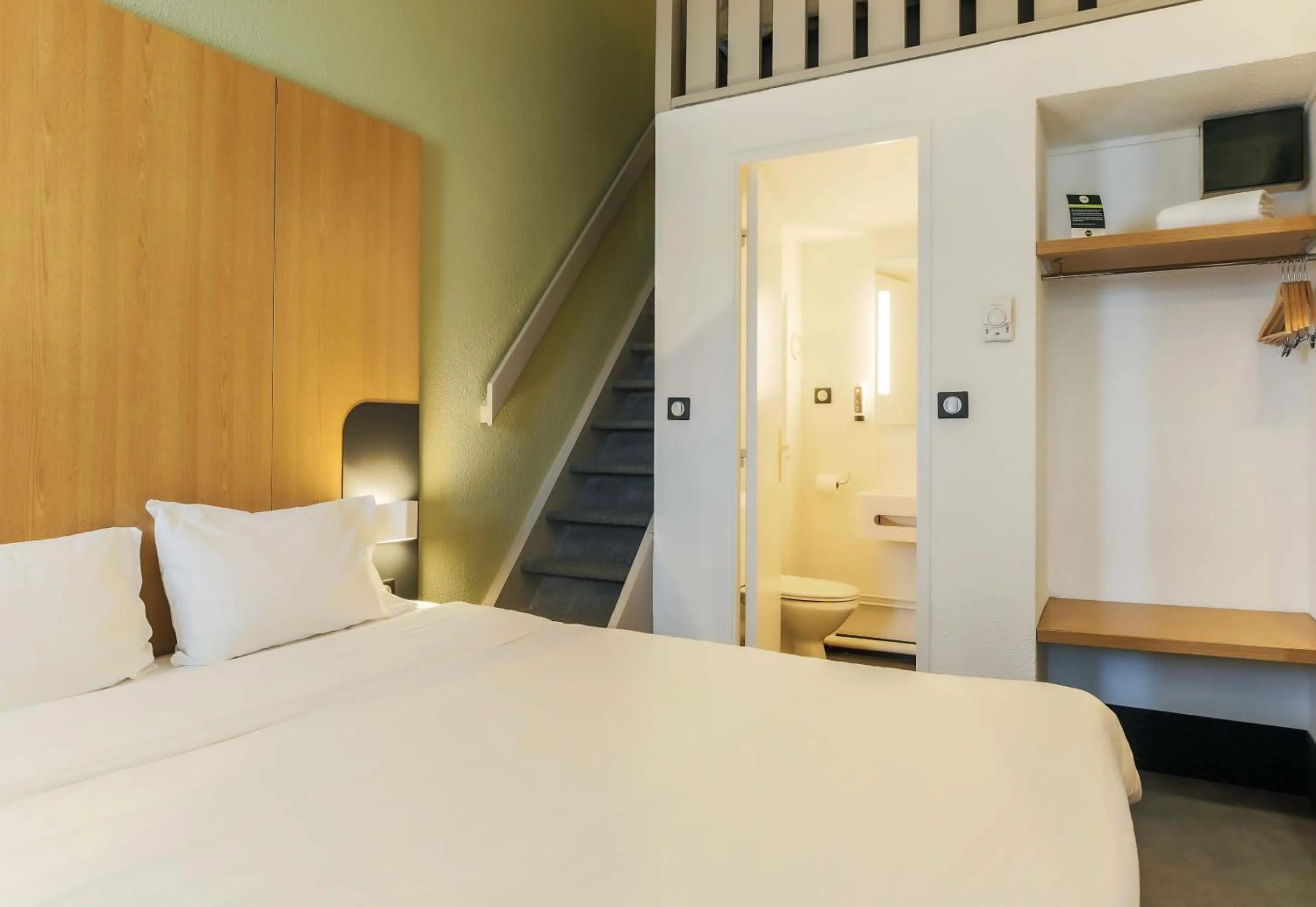 Bedroom, Bed in B&B HOTEL Metz Augny