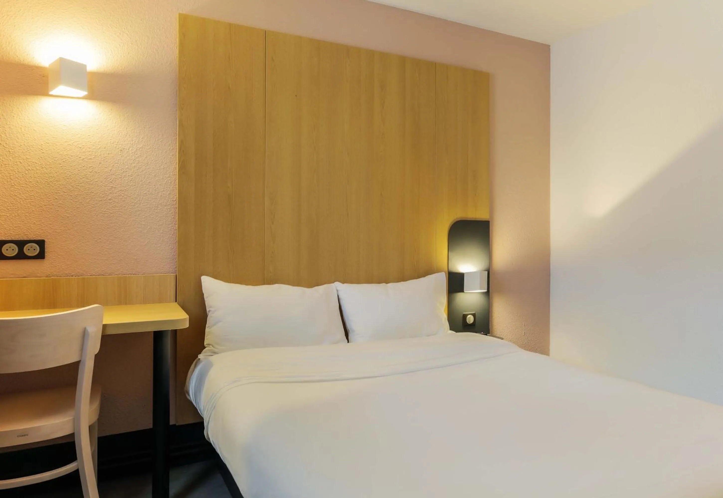 Bedroom, Bed in B&B HOTEL Metz Augny