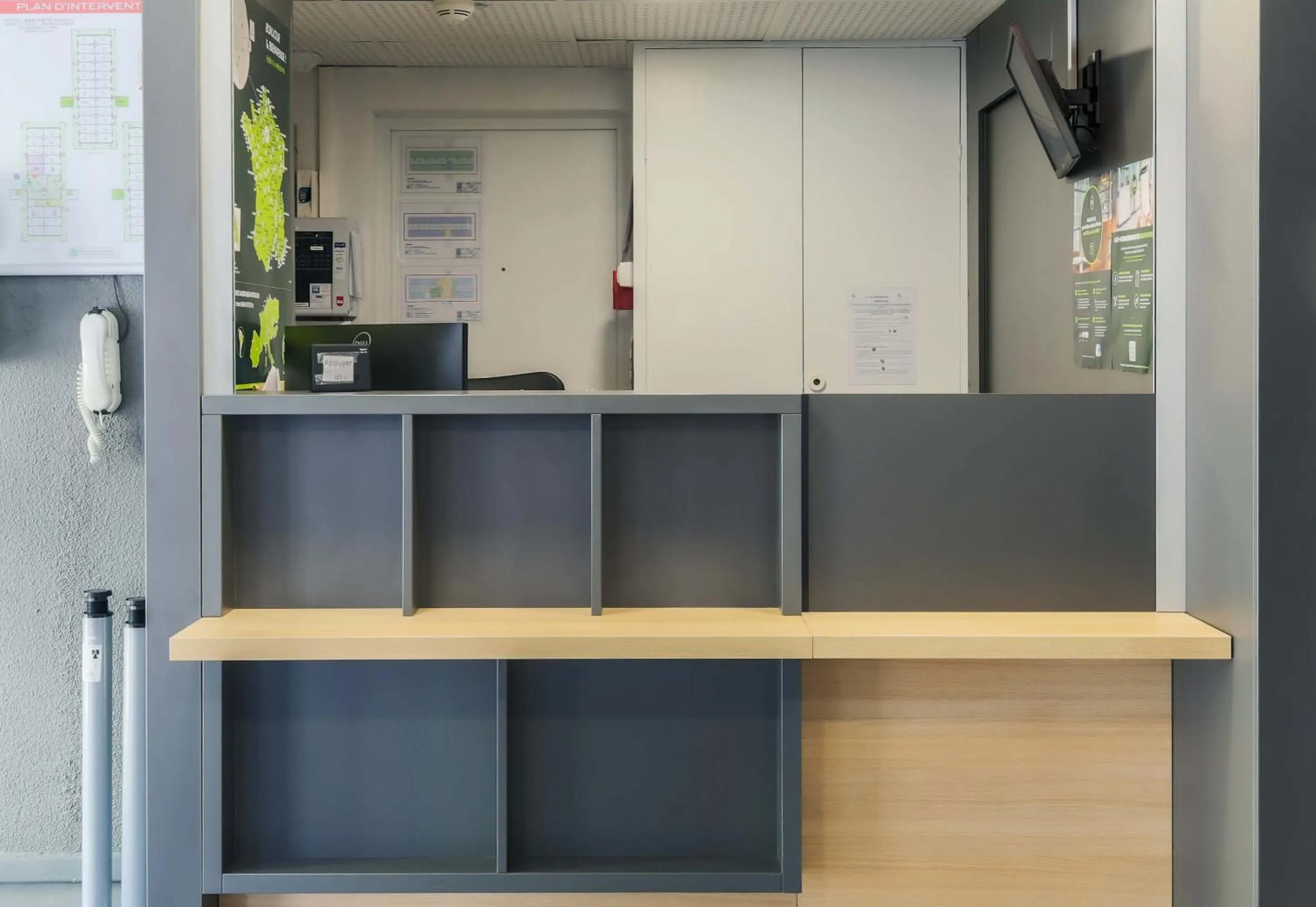 Lobby or reception in B&B HOTEL Metz Augny