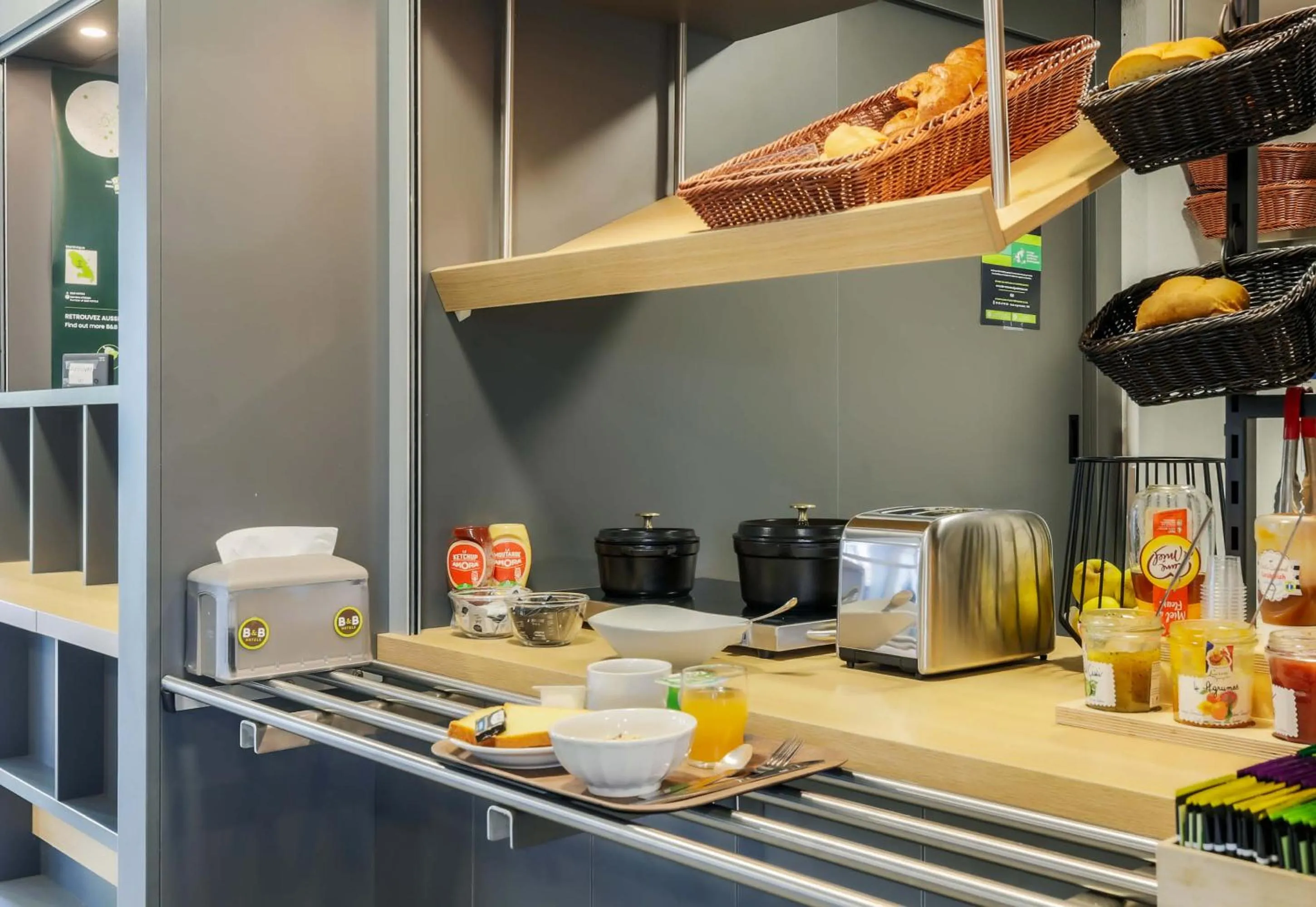 Breakfast in B&B HOTEL Metz Augny