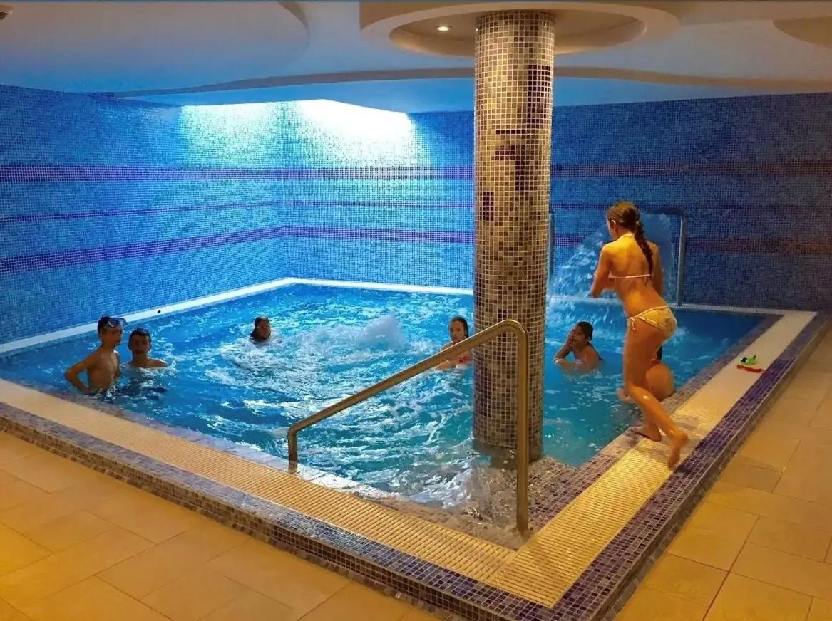 Swimming pool in Sándor Hotel