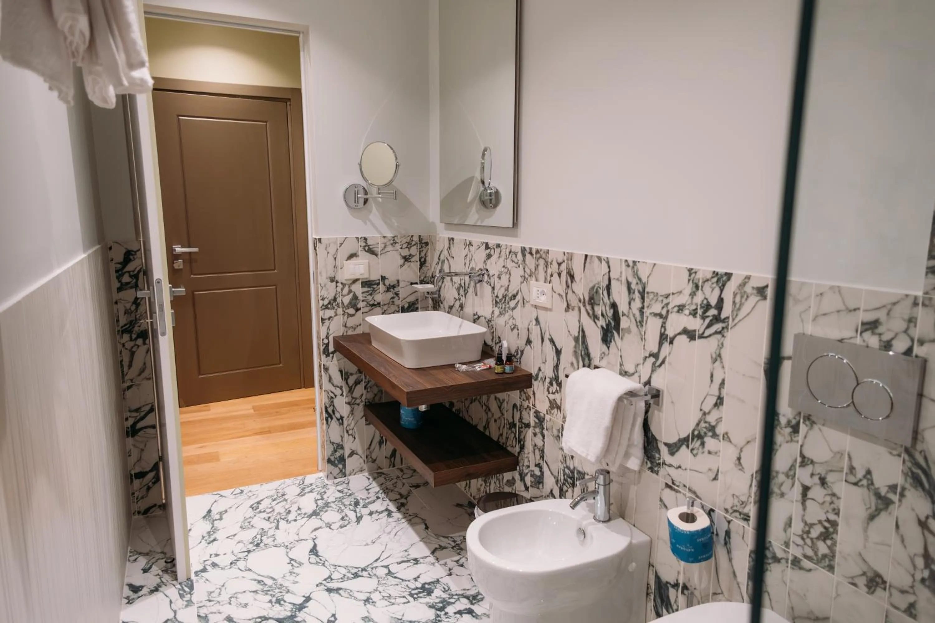 Toilet in Boutique Centrale Palace Hotel