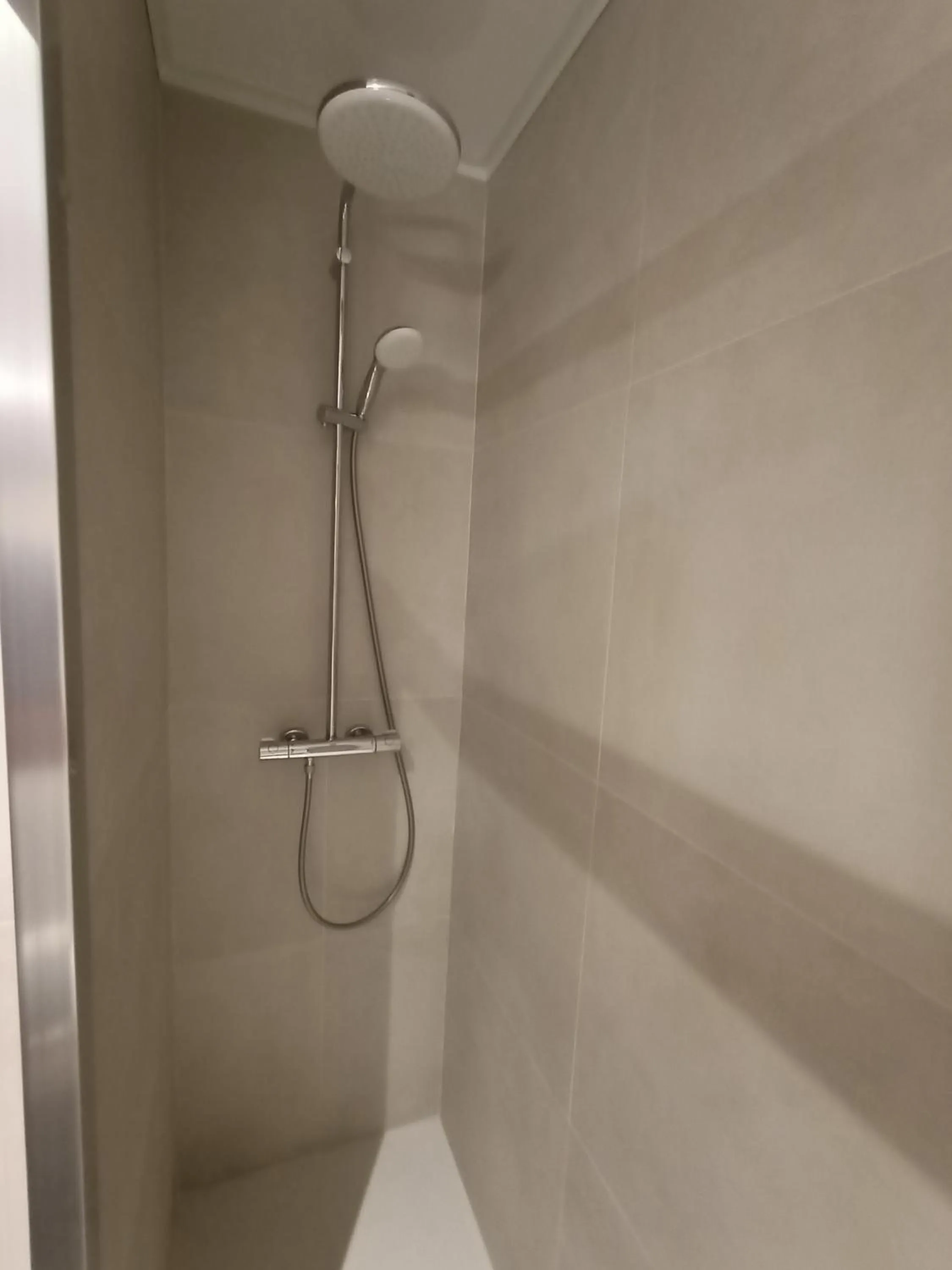 Shower in Hotel Vilobi