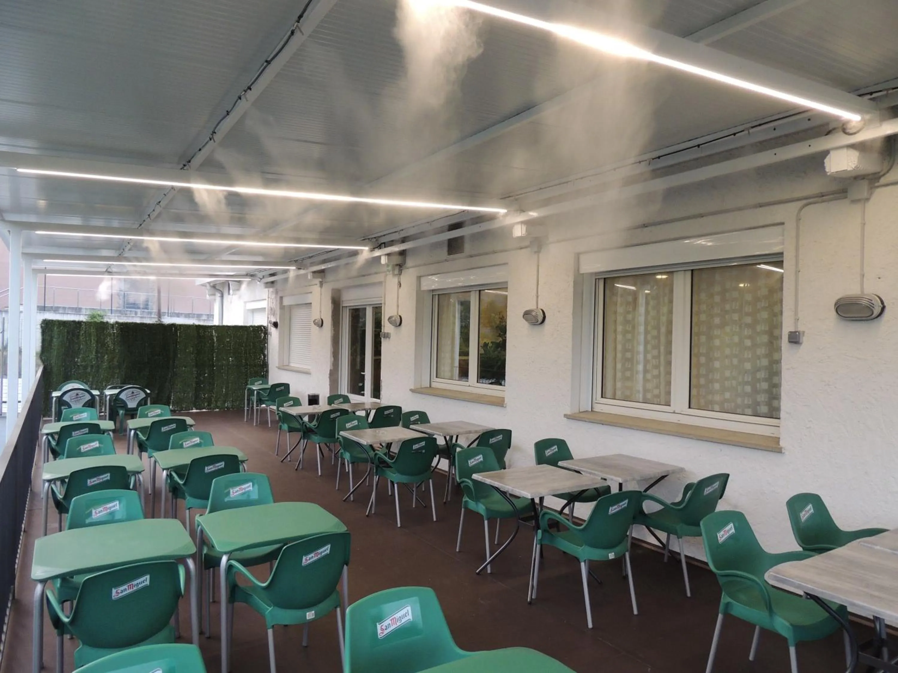 Restaurant/places to eat in Hotel Vilobi