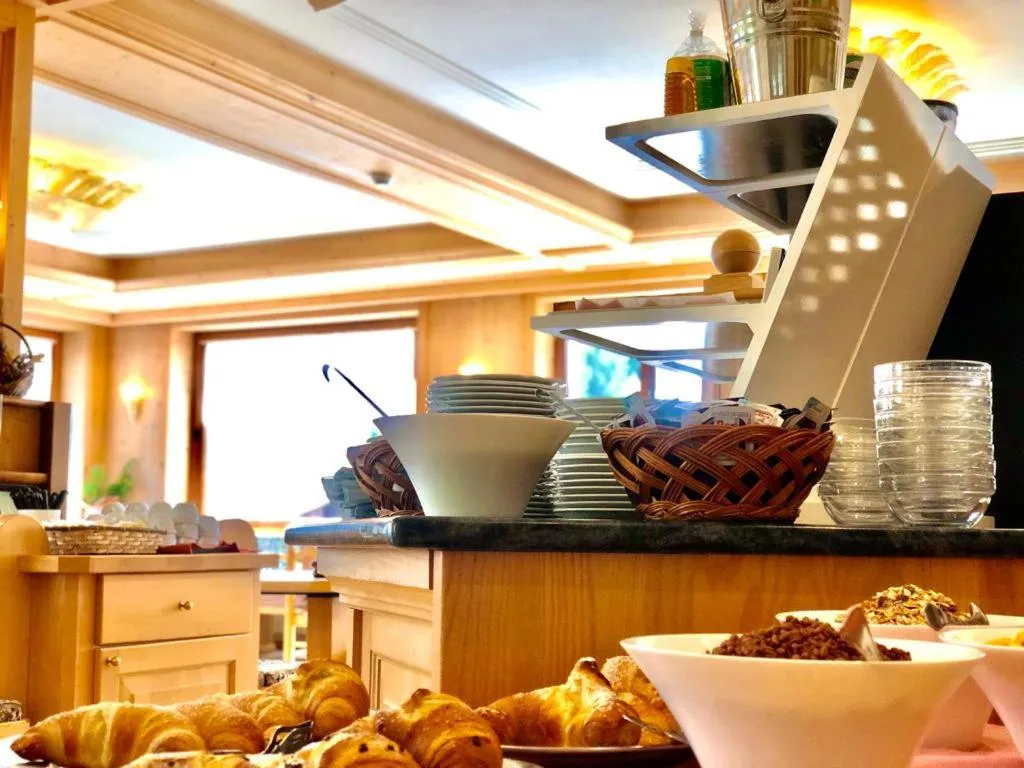 Food and drinks in Hotel B&B Lorenzini Ski