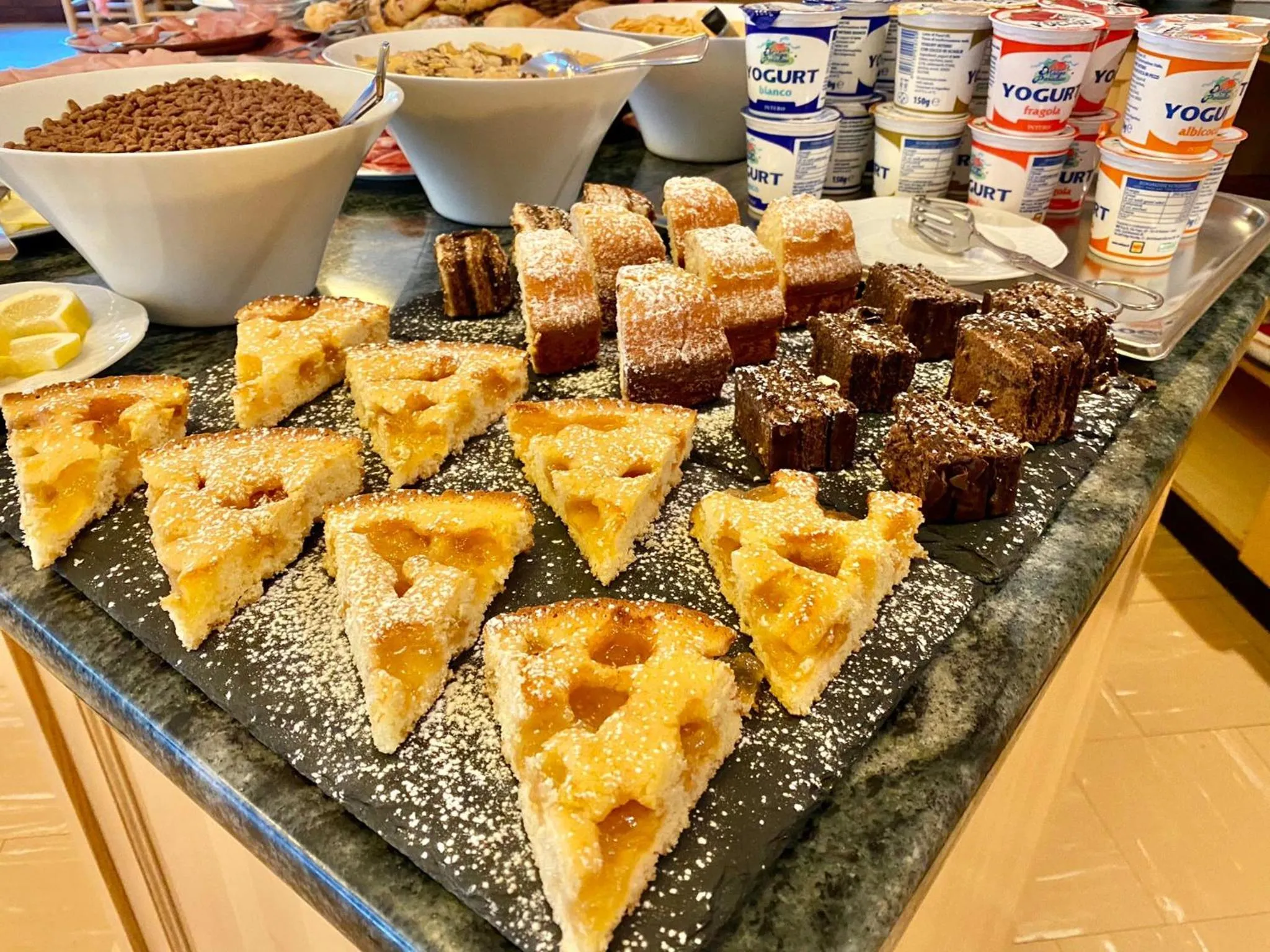 Breakfast in Hotel B&B Lorenzini Ski