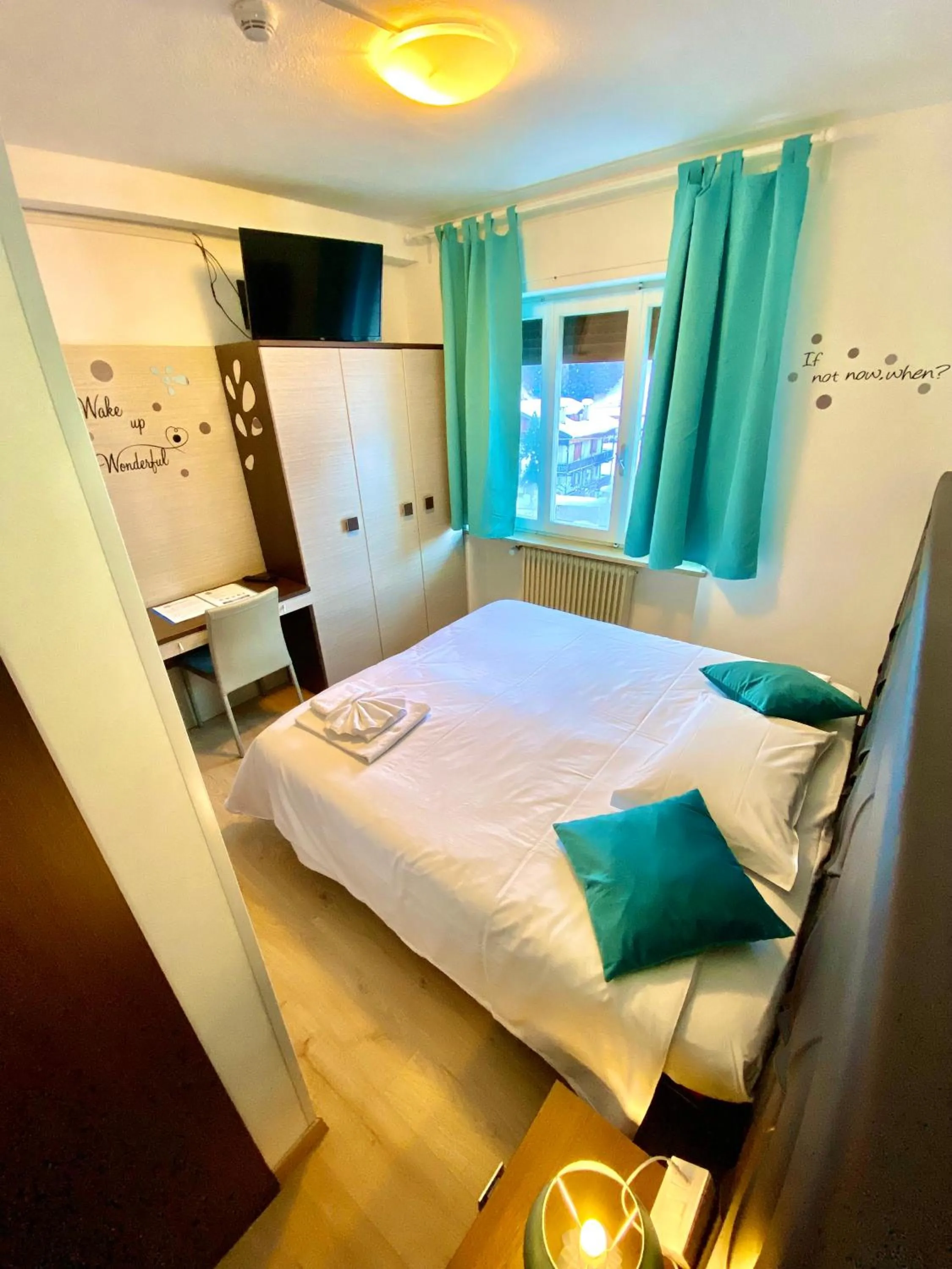 Bed in Hotel B&B Lorenzini Ski