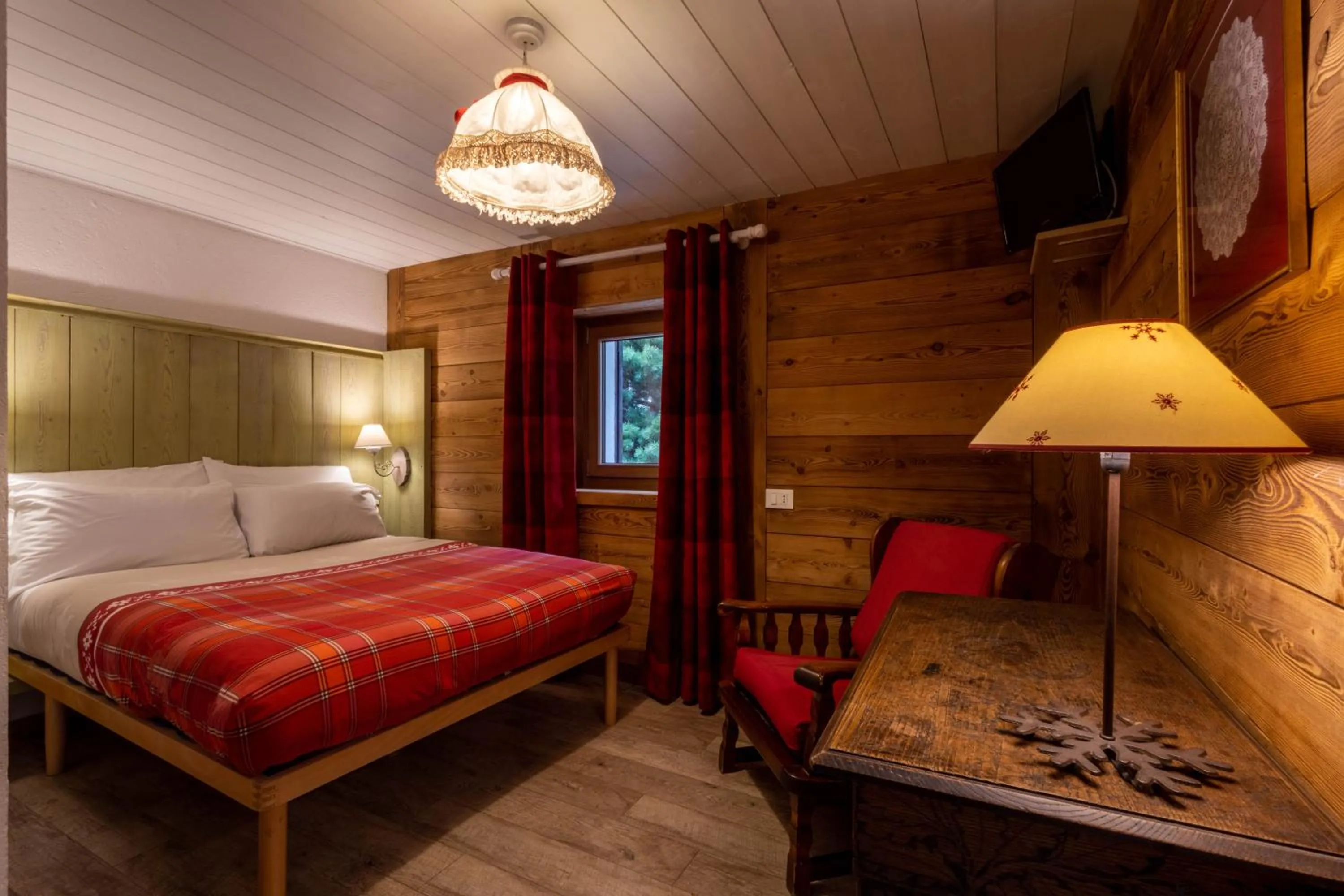 Hotel Petit Dahu - Chambres et Restaurant