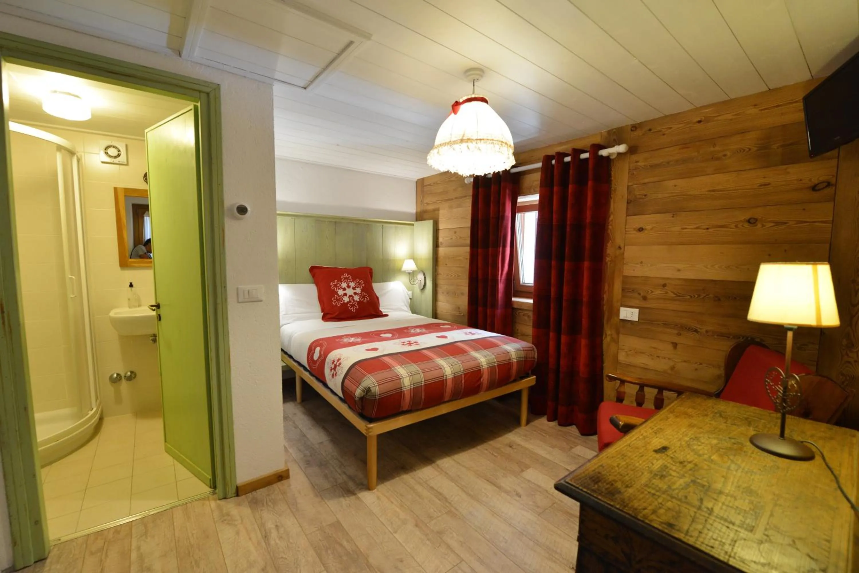 Hotel Petit Dahu - Chambres et Restaurant