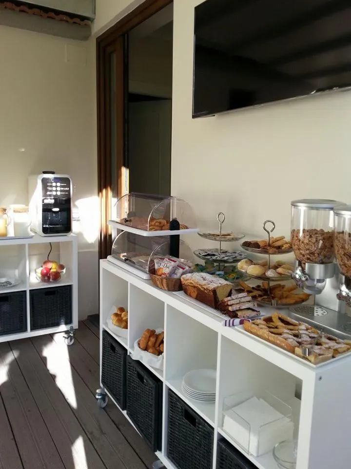 Continental breakfast in Giardino Sorrentino