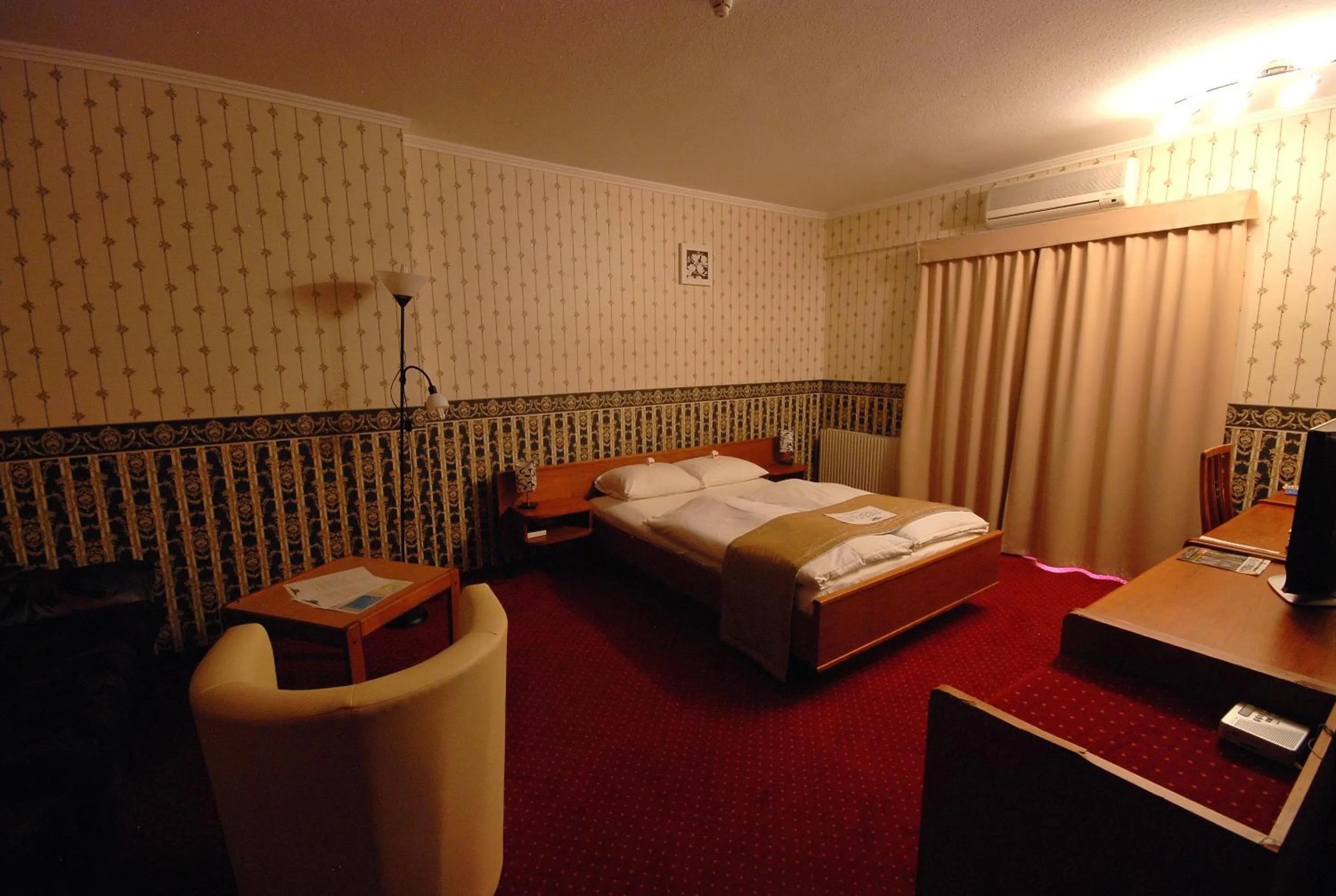 Photo of the whole room, Bed in Hotel Amadeus