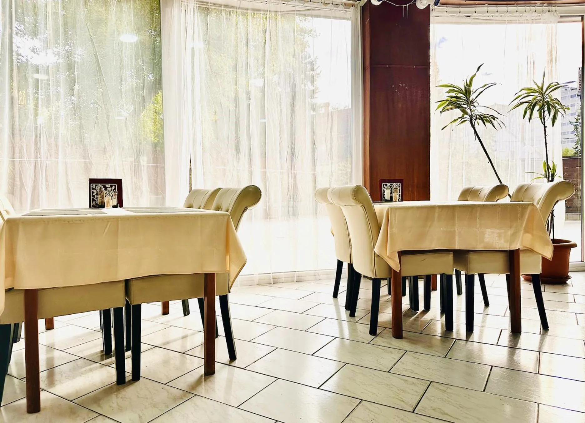 Restaurant/places to eat in Hotel Amadeus