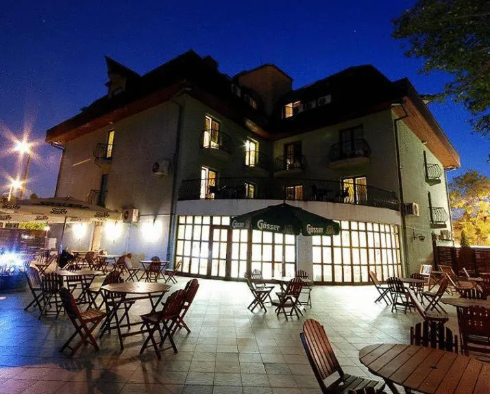 Facade/entrance in Hotel Amadeus