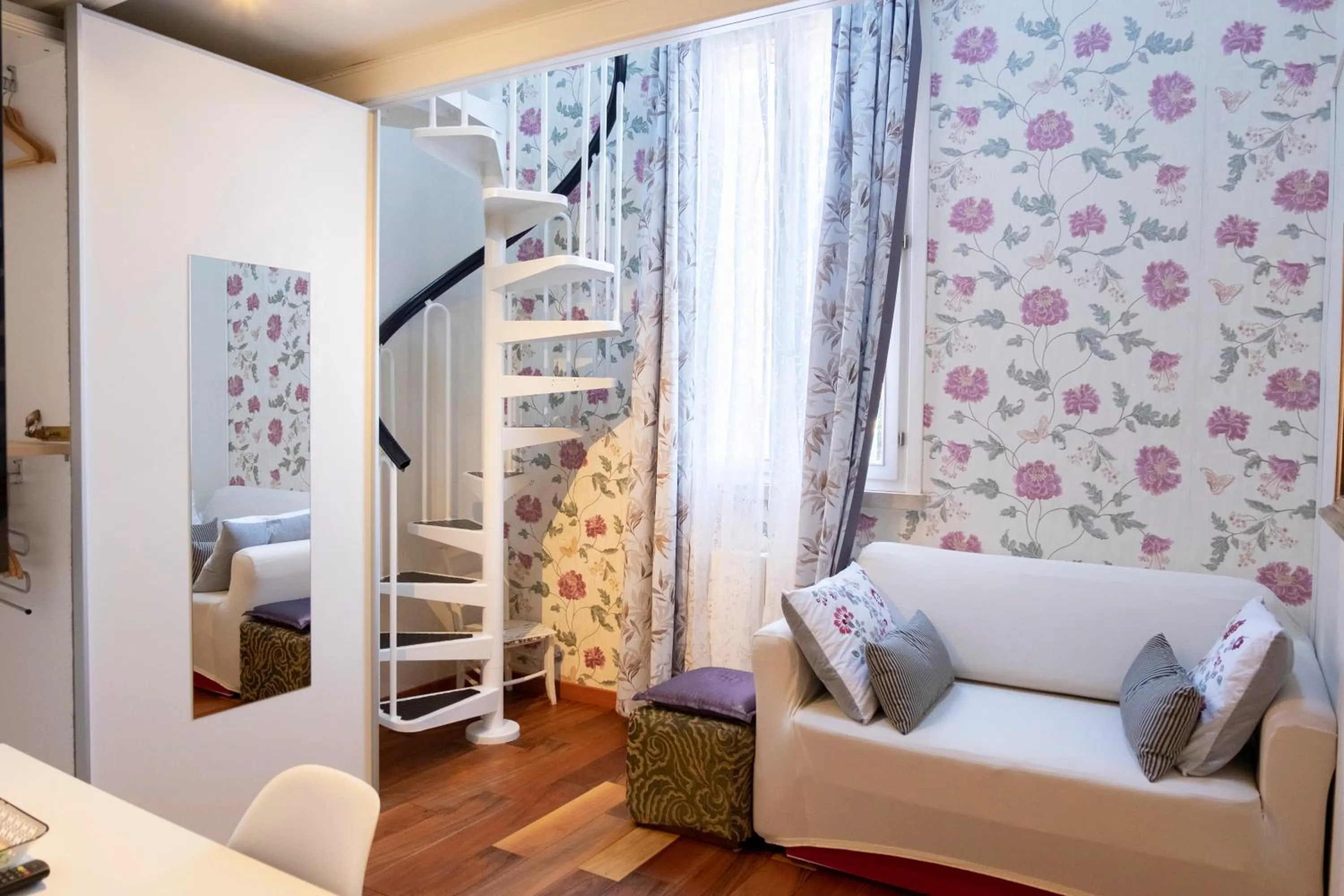 Seating area, Bed in B&B Anastagi