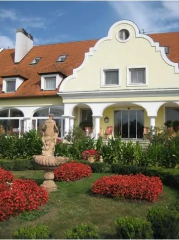 Facade/entrance in Barokk Hotel