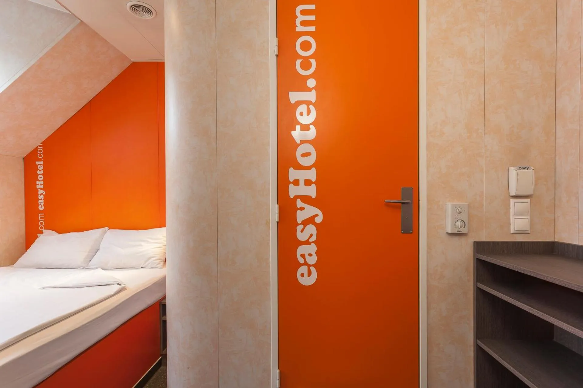 Bedroom, Bed in easyHotel Budapest Oktogon