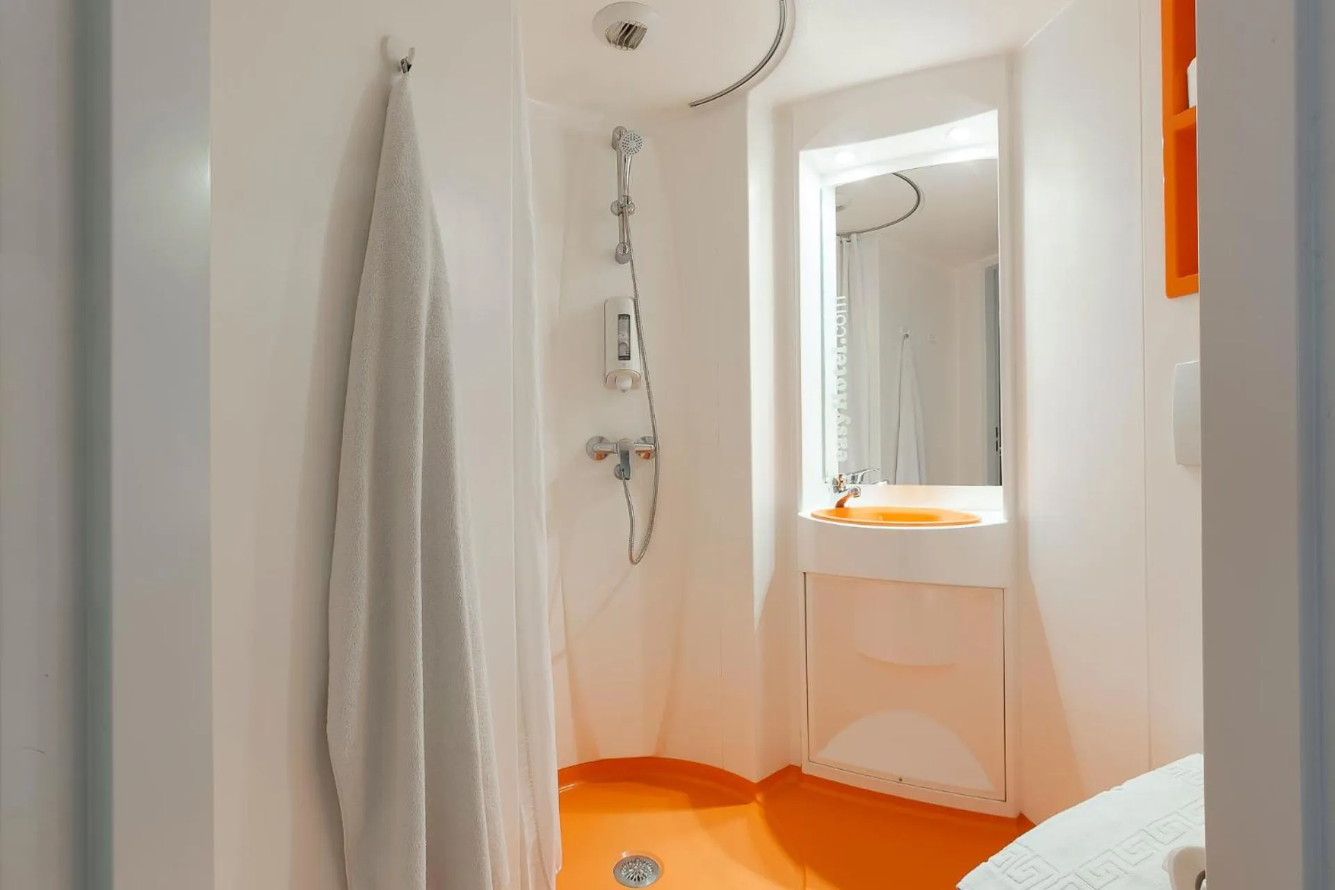 Toilet in easyHotel Budapest Oktogon