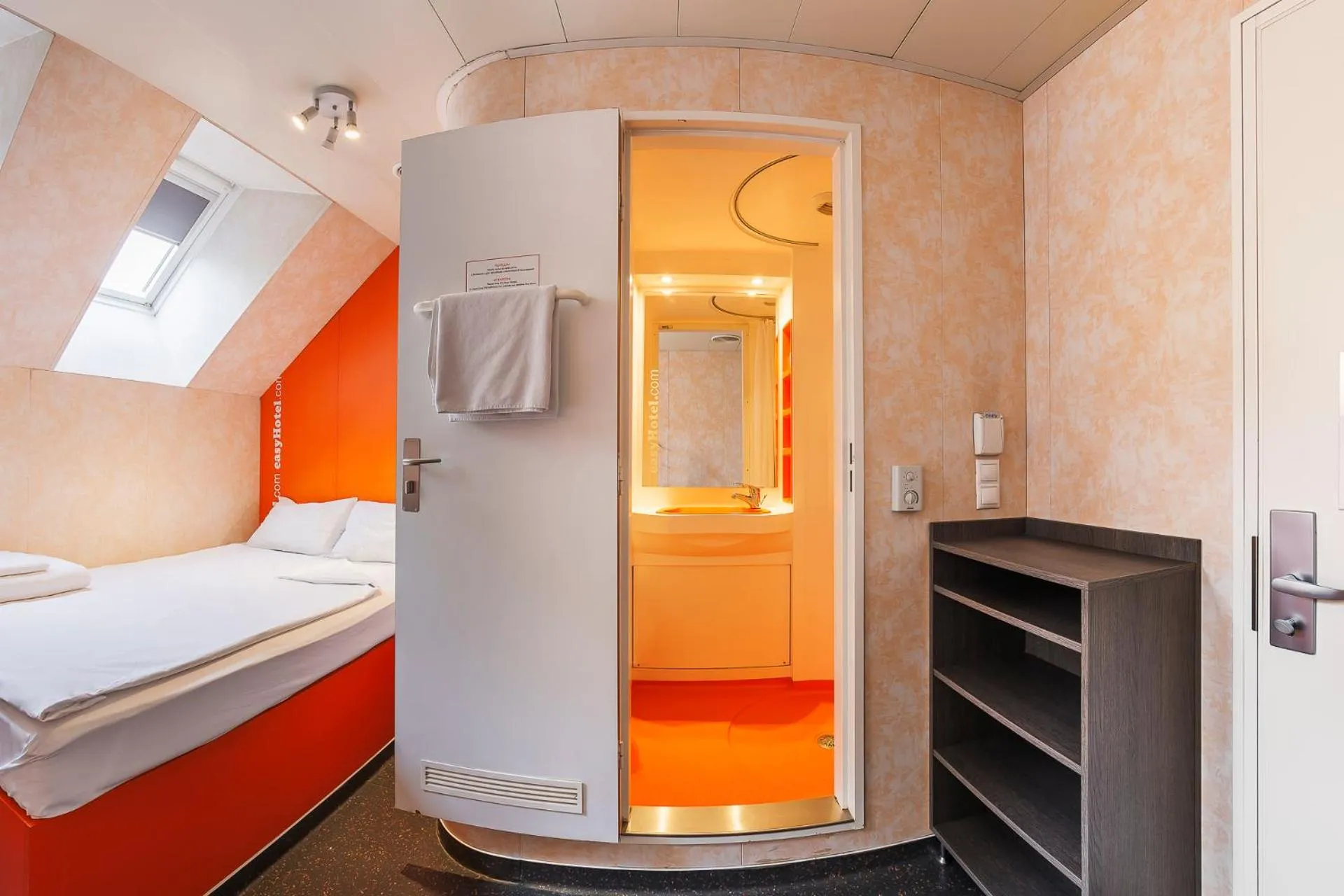 Bathroom, Bed in easyHotel Budapest Oktogon