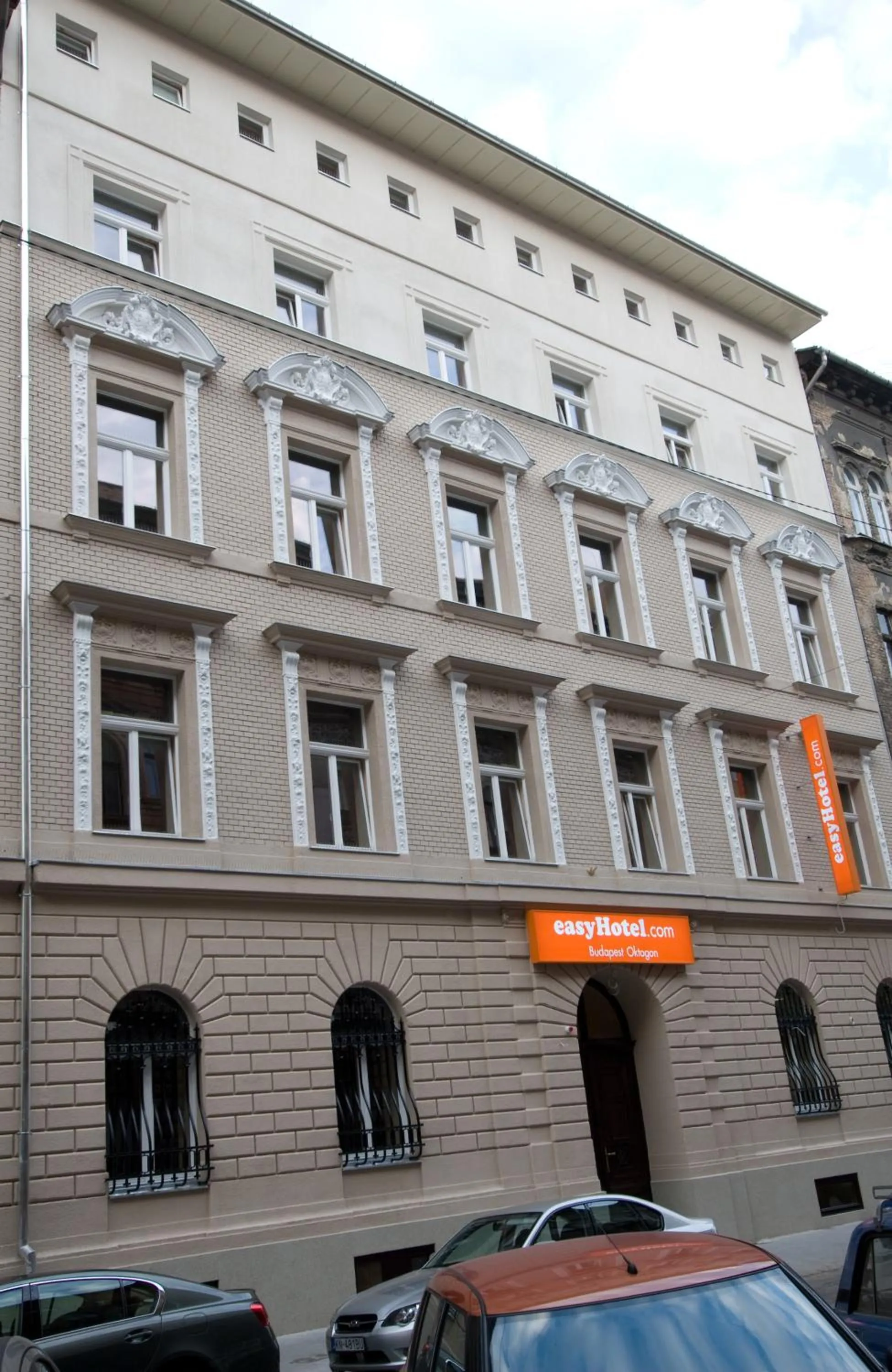 Facade/entrance in easyHotel Budapest Oktogon