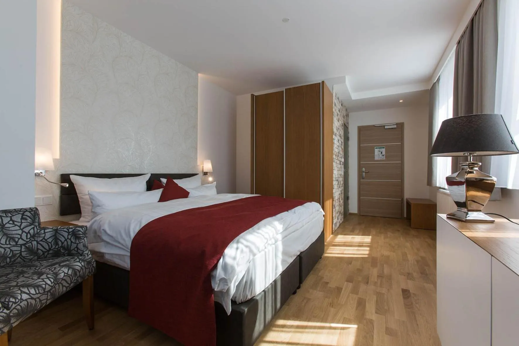 Photo of the whole room, Bed in Hotel am Schrannenplatz