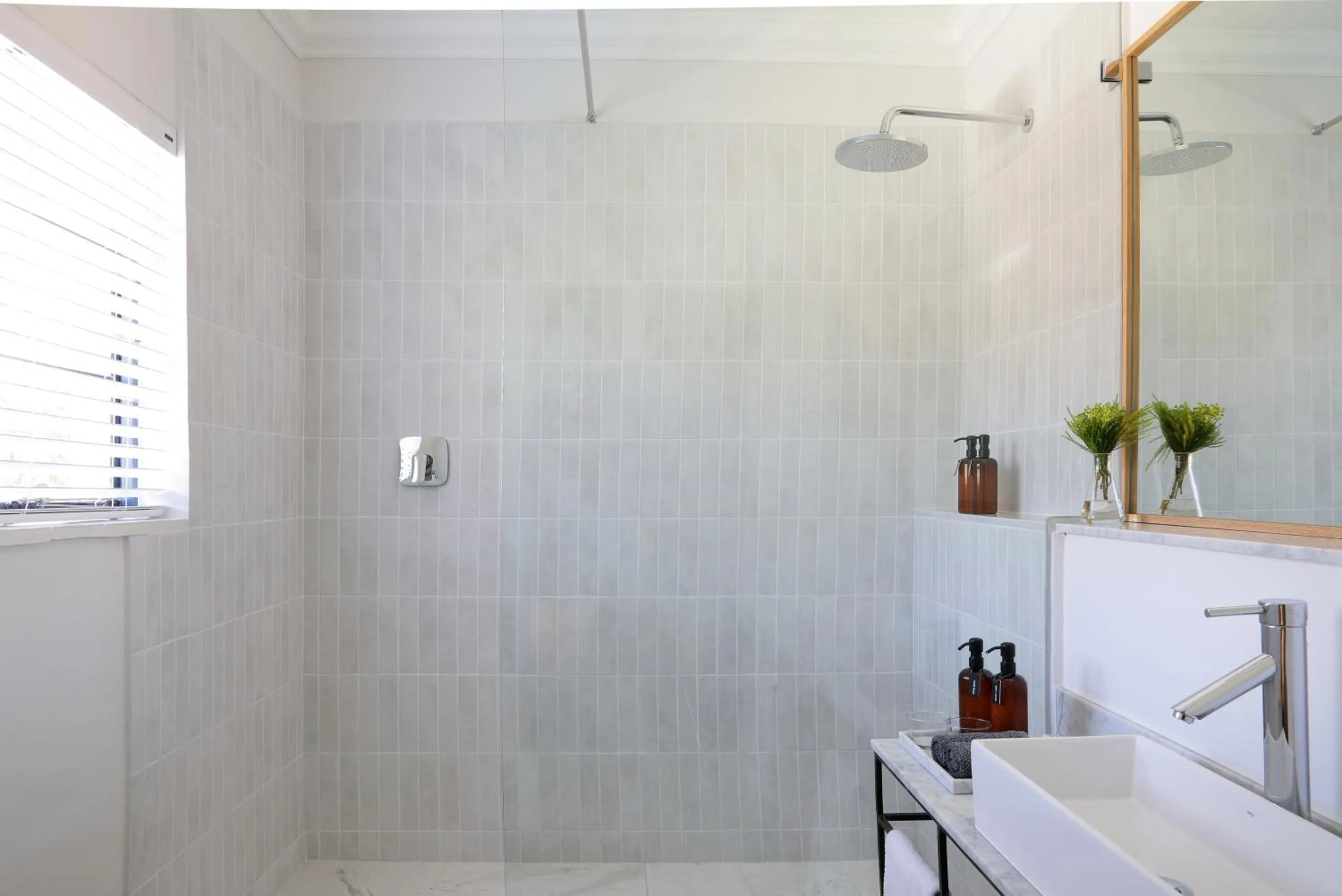 Shower in Twice Central Guest House